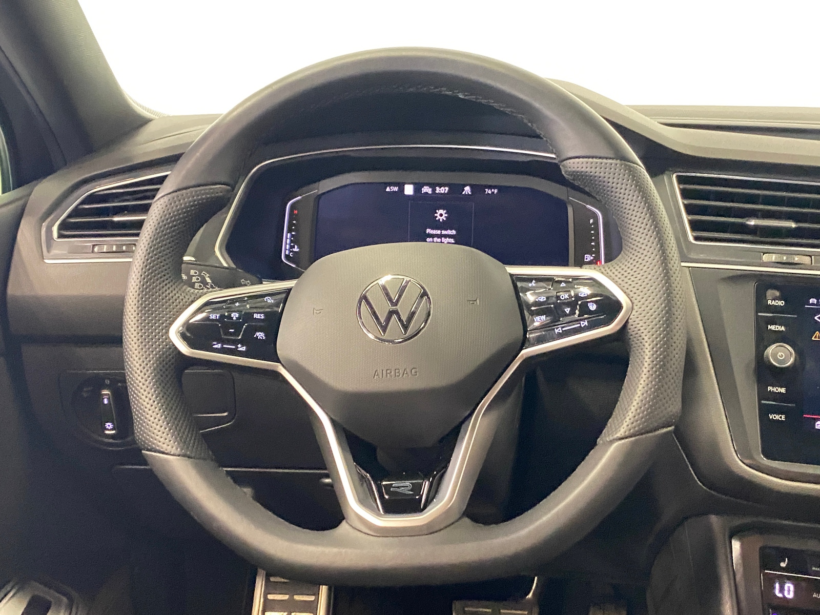 Thumbnail: 2022 Volkswagen Tiguan - 4