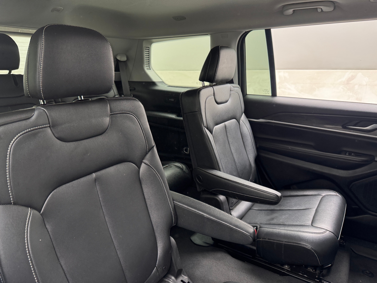 Thumbnail: 2023 Jeep Grand Cherokee L - 5
