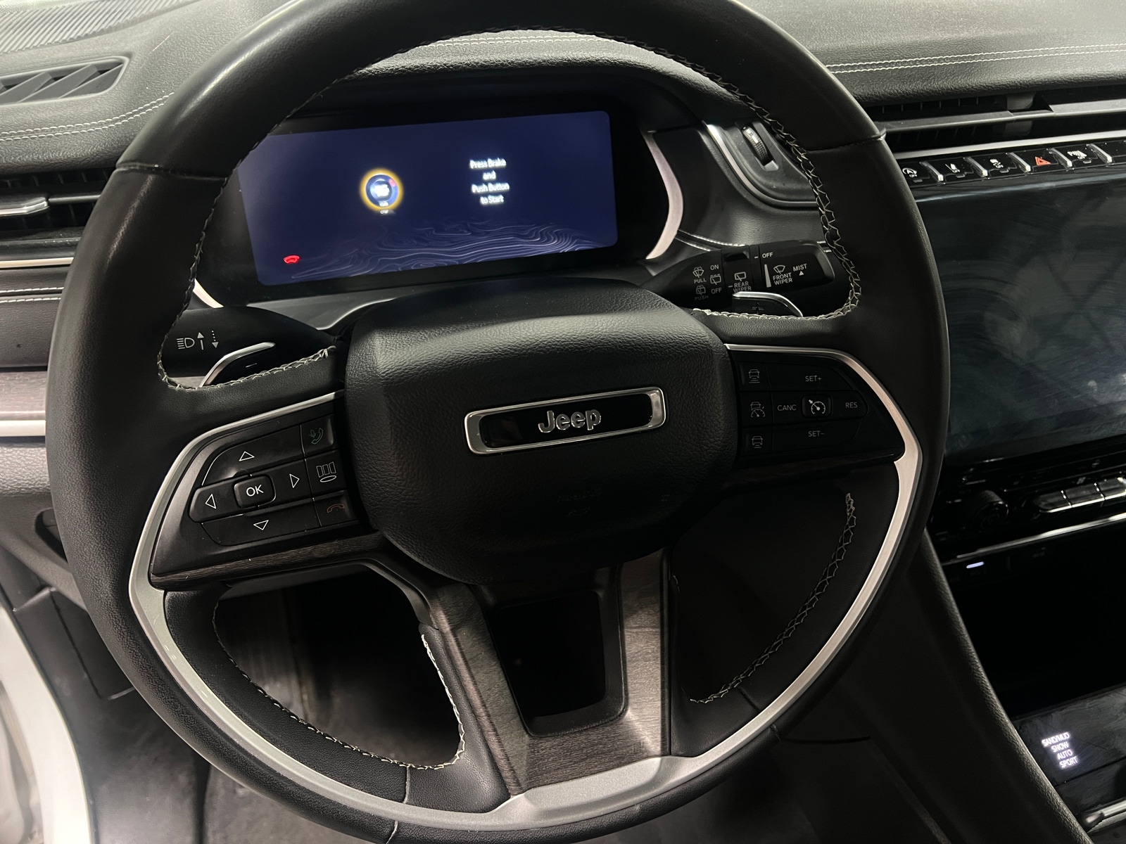 Thumbnail: 2023 Jeep Grand Cherokee L - 4