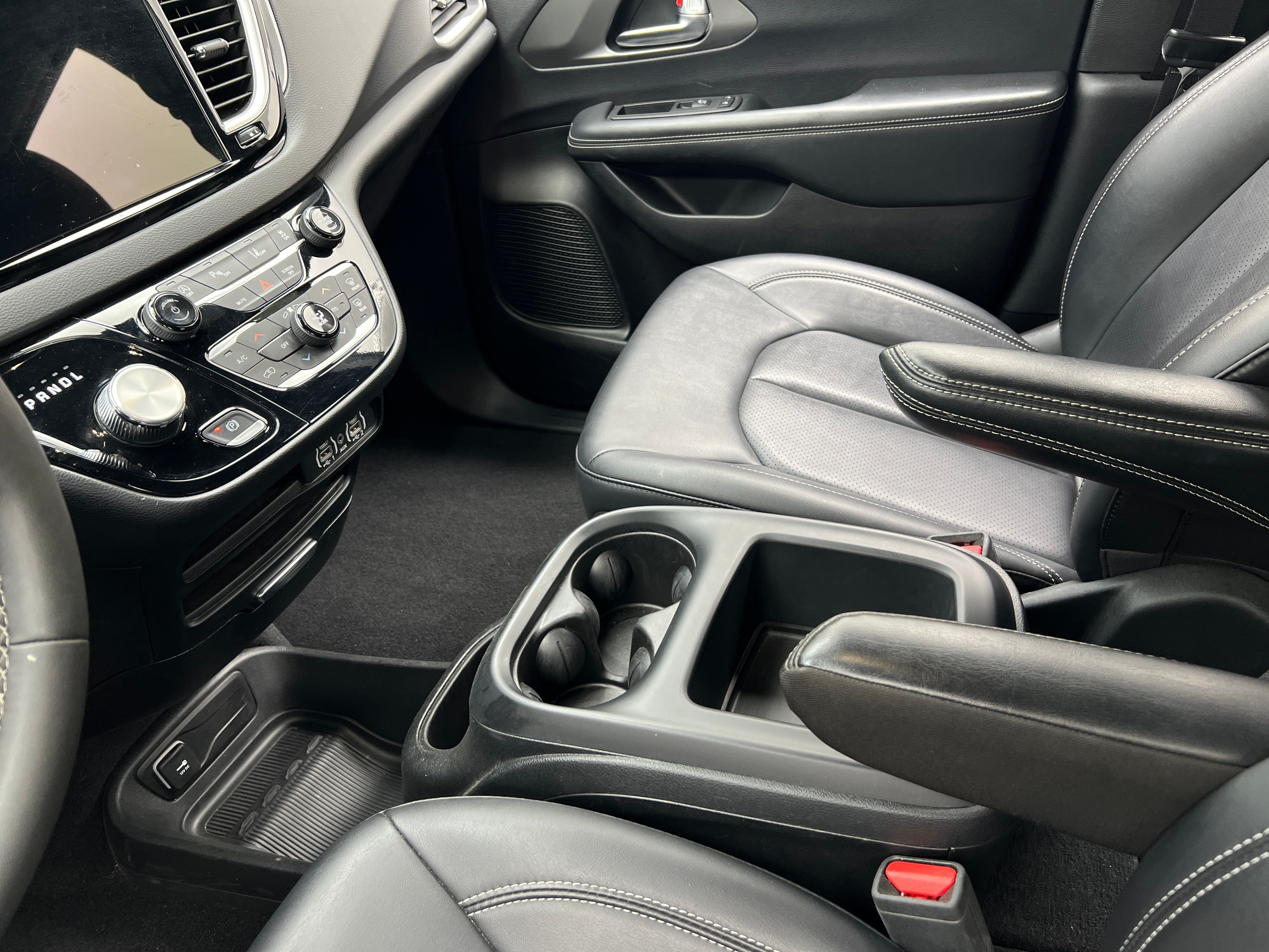 2025 Chrysler Pacifica Select - Photo 9