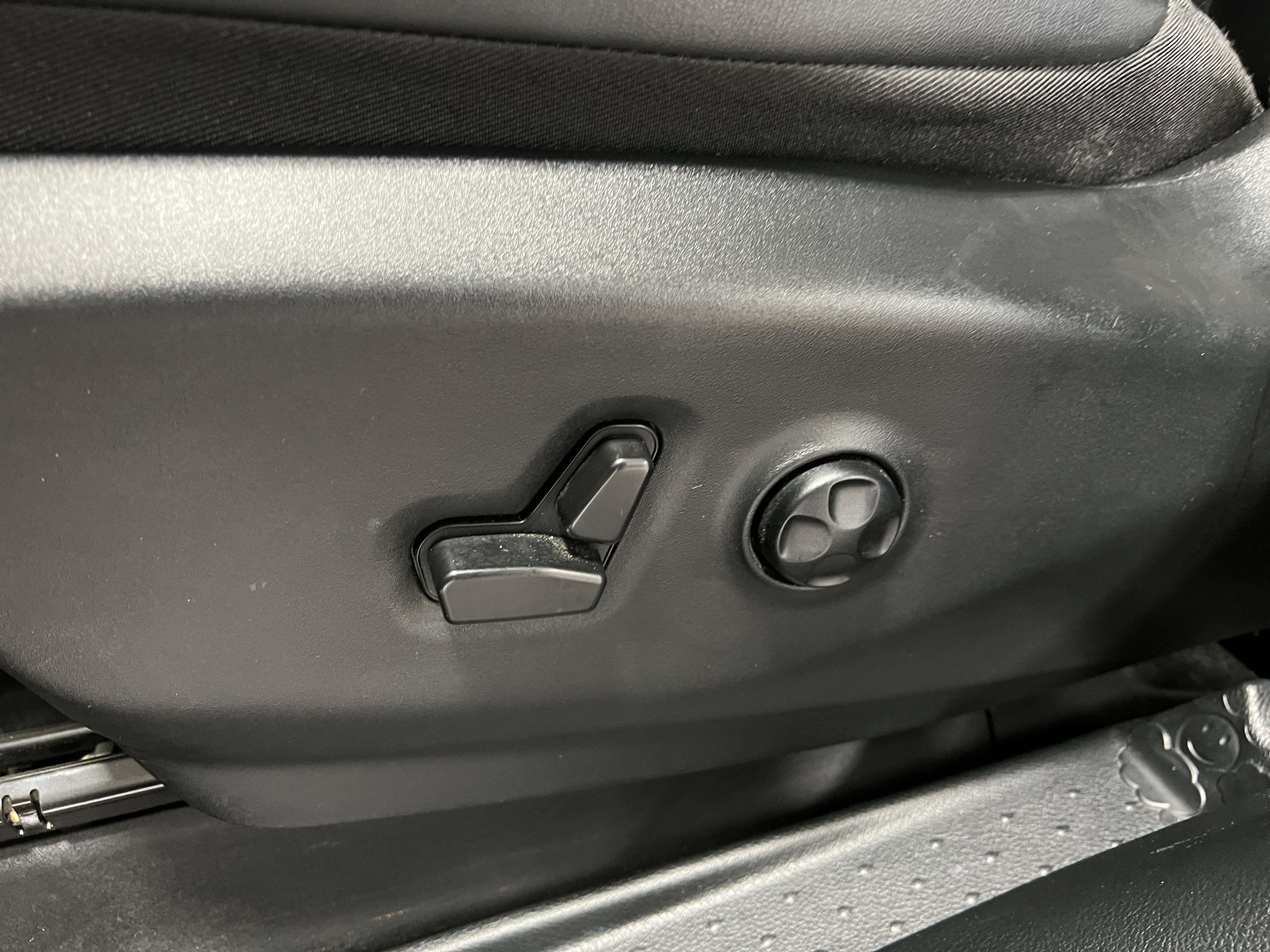 2025 Chrysler Pacifica Select - Photo 14