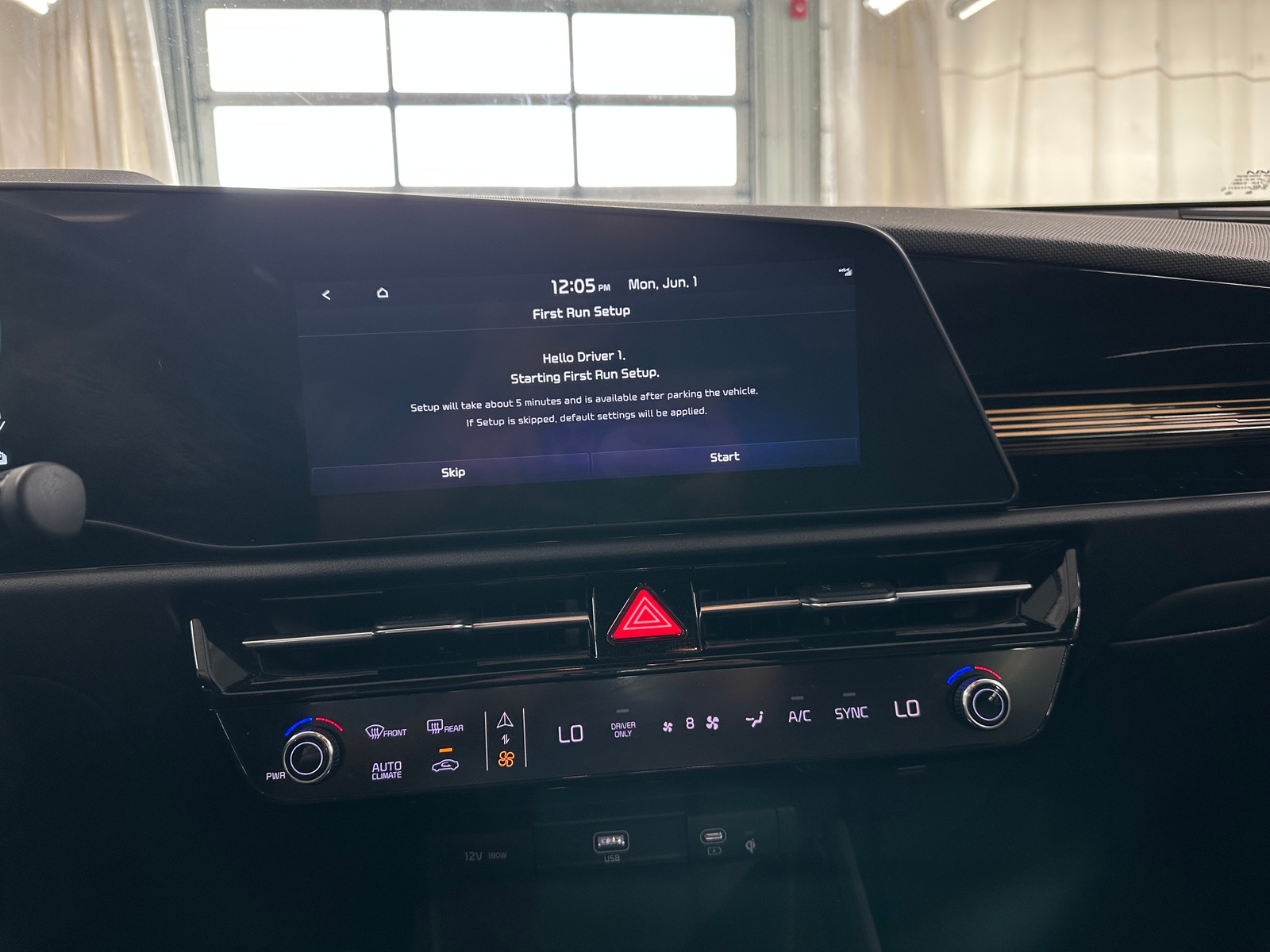 Thumbnail: 2023 Kia Niro - 4
