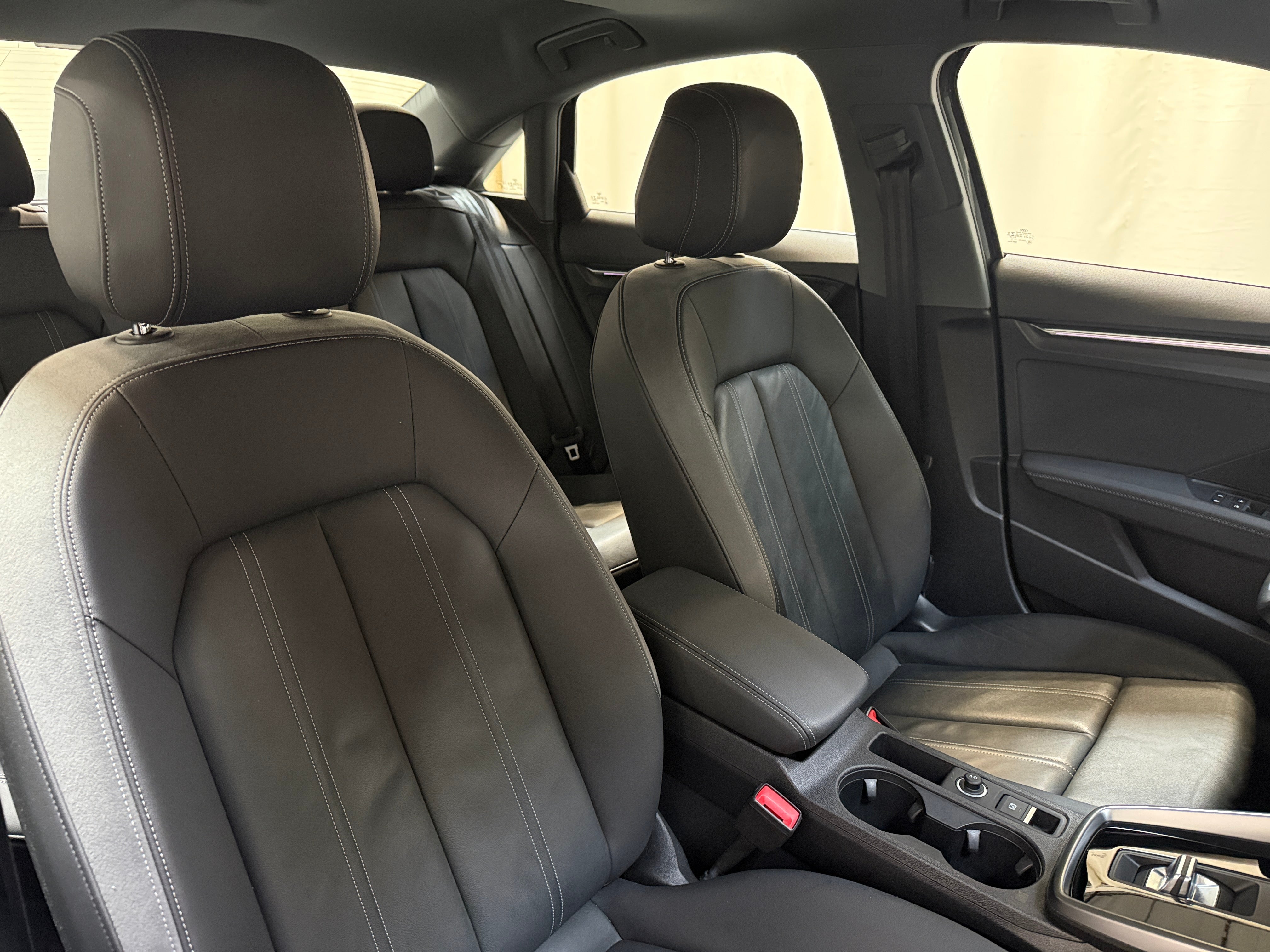 WAUHUDGY1NA058384