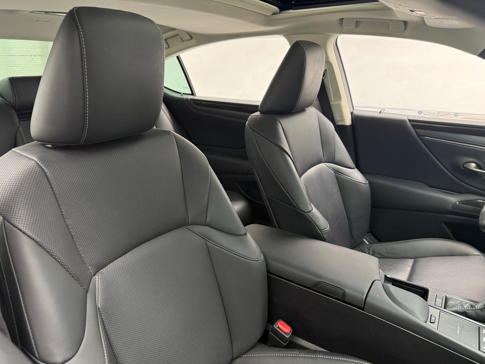 Thumbnail: 2019 Lexus ES - 2