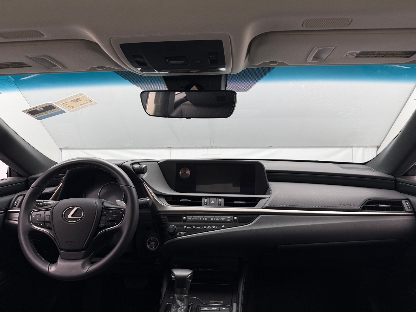 Thumbnail: 2019 Lexus ES - 3