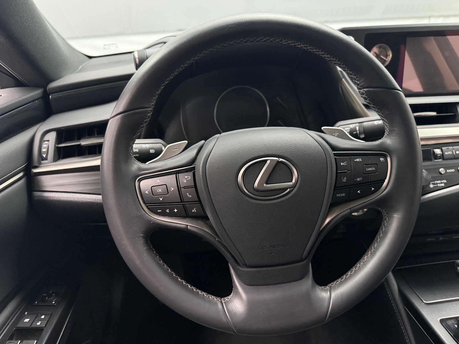 Thumbnail: 2019 Lexus ES - 5