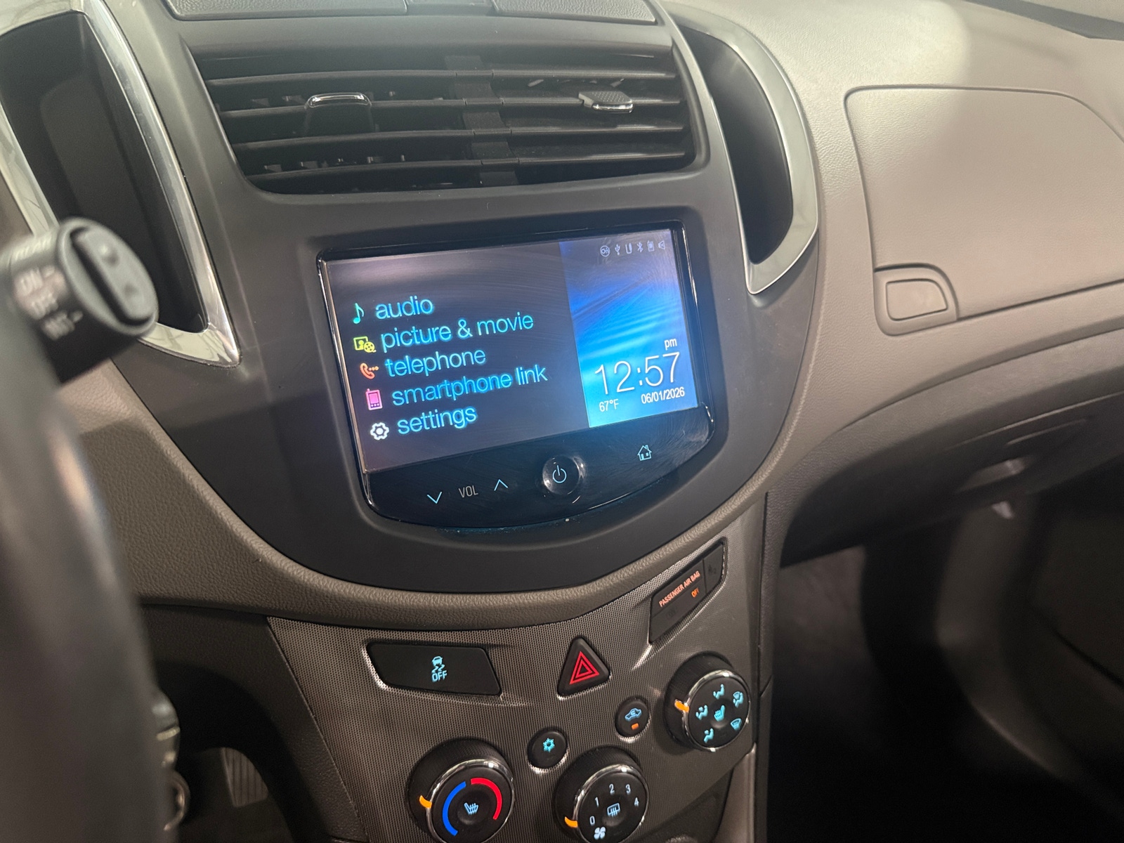 Thumbnail: 2016 Chevrolet Trax - 3