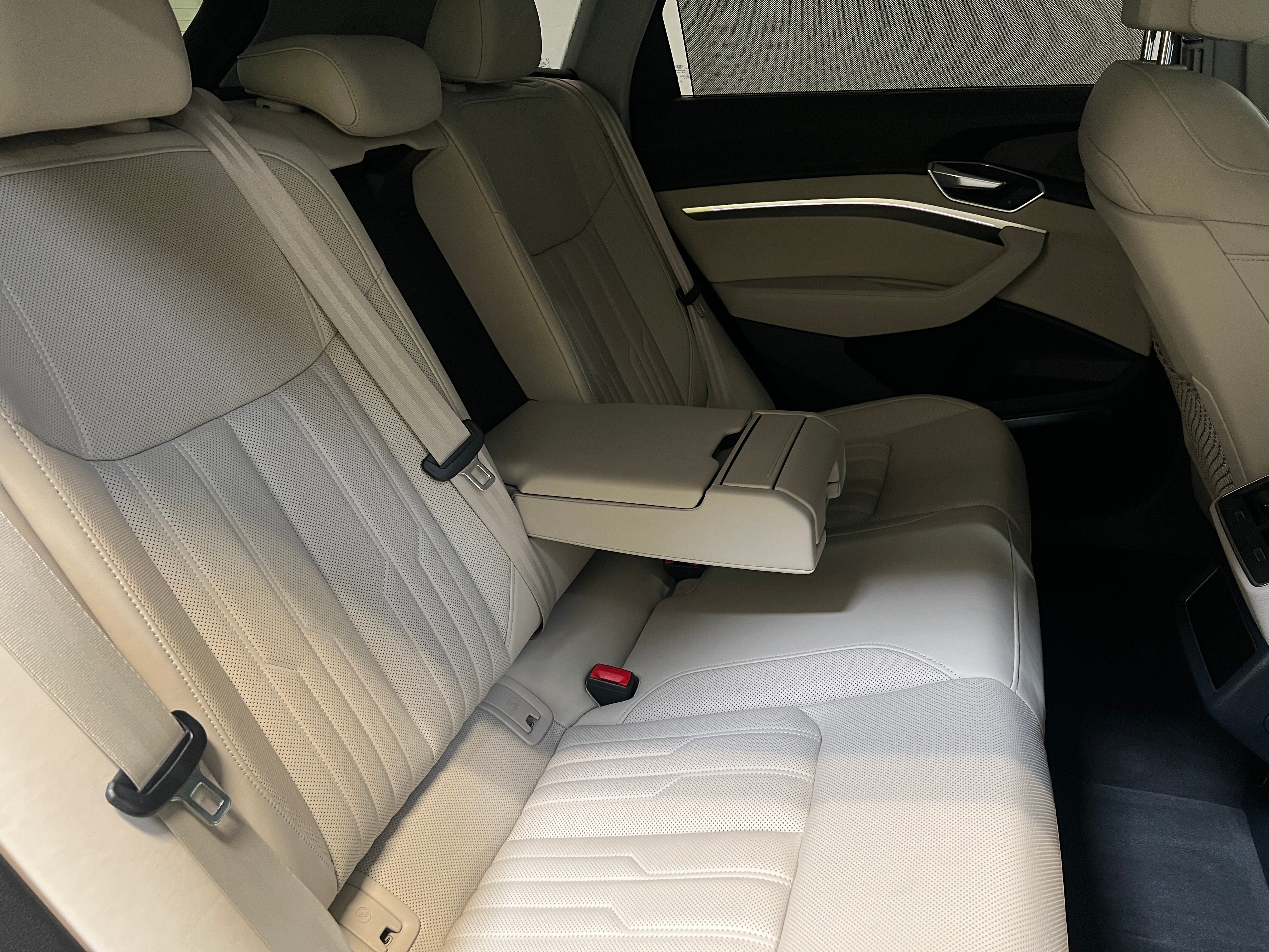 Used 2019 Audi e-tron Prestige with VIN WA1VAAGE6KB021267 for sale in Oak Creek, WI