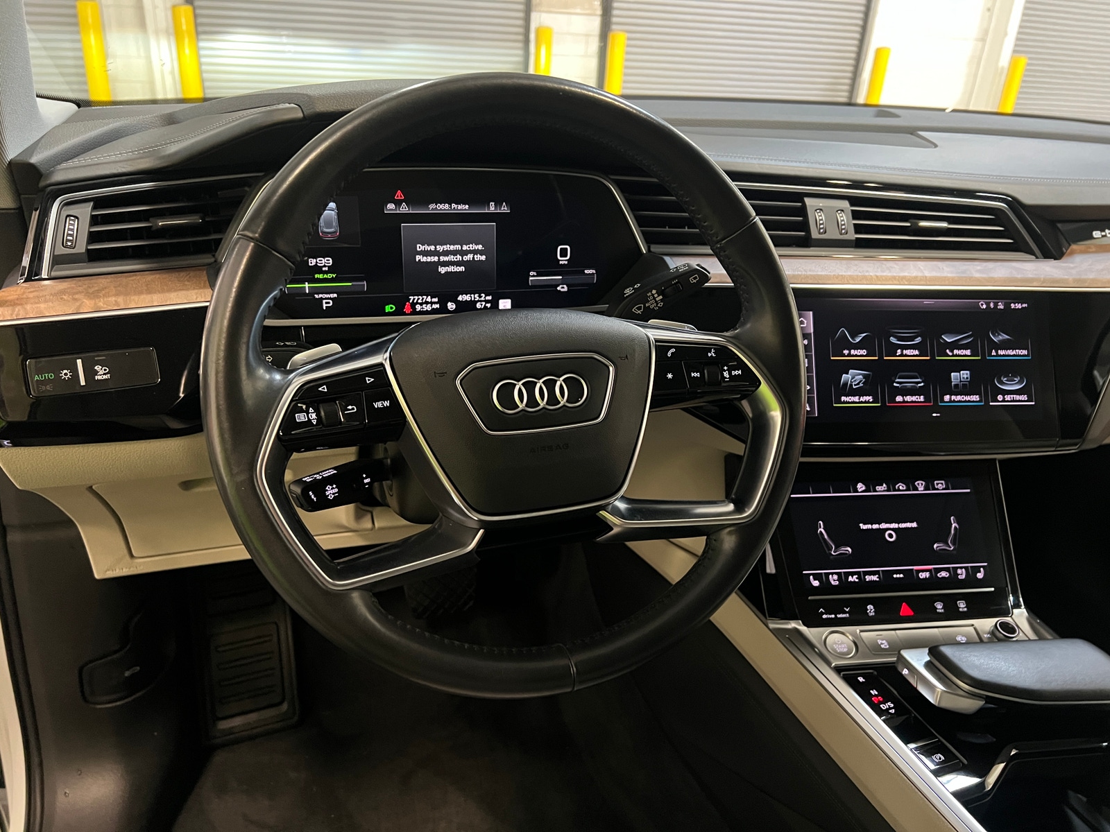 Thumbnail: 2019 Audi e-tron - 4