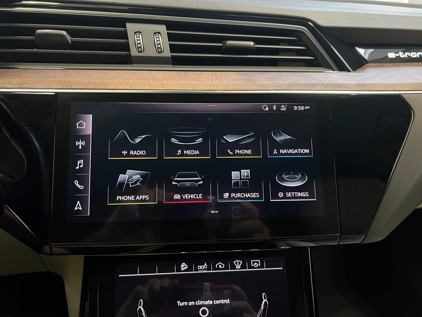 Thumbnail: 2019 Audi e-tron - 3