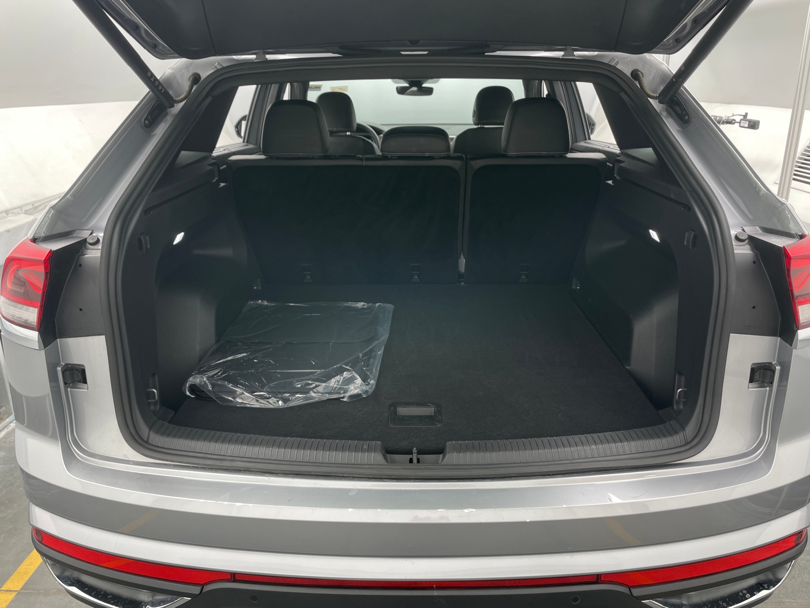 Thumbnail: 2025 Volkswagen Atlas - 6