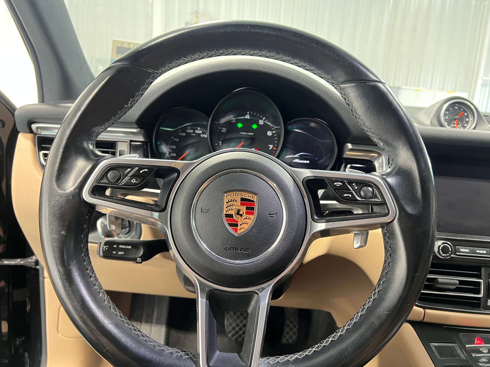 Thumbnail: 2019 Porsche Macan - 4