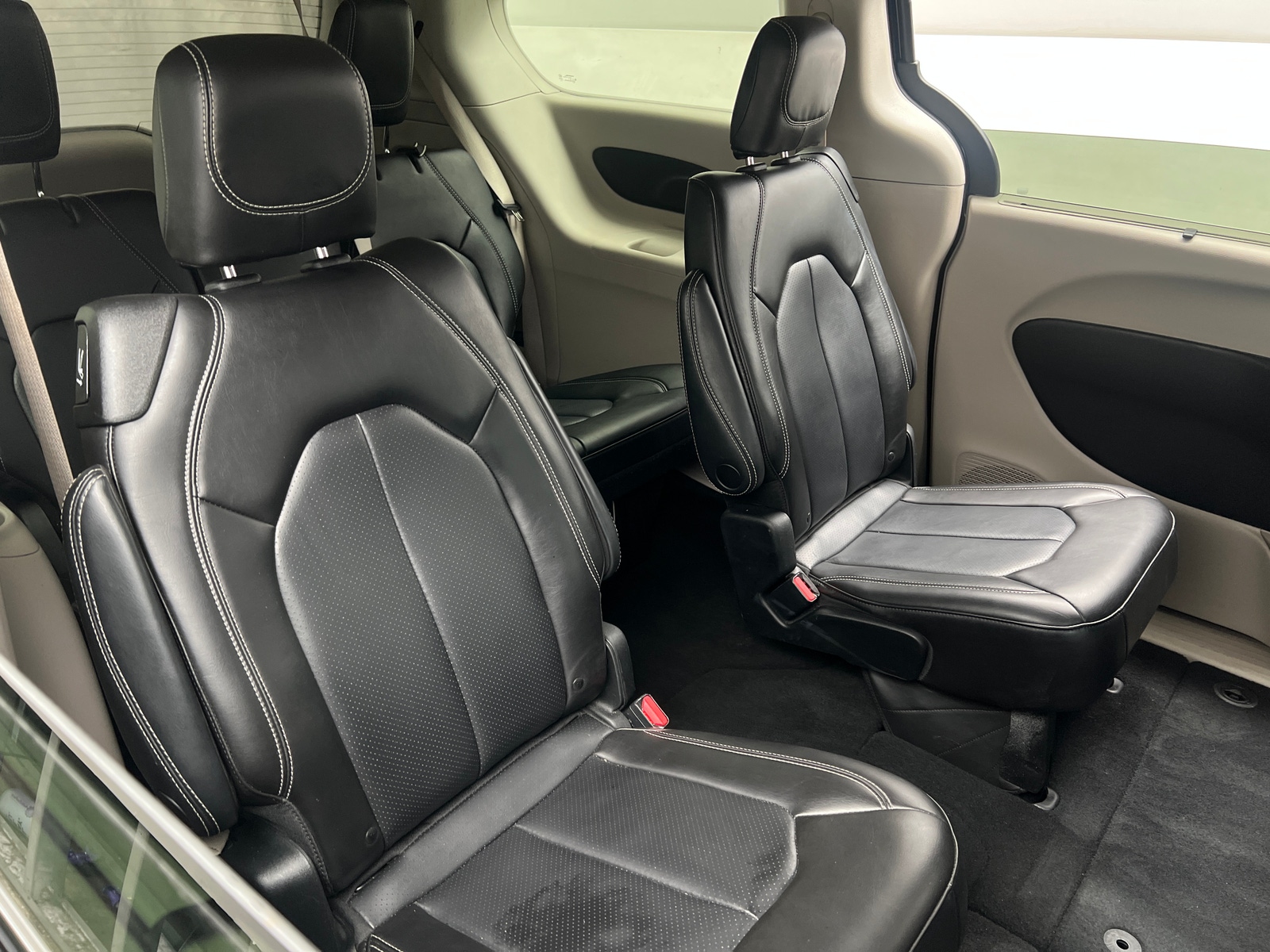 Thumbnail: 2023 Chrysler Pacifica - 5