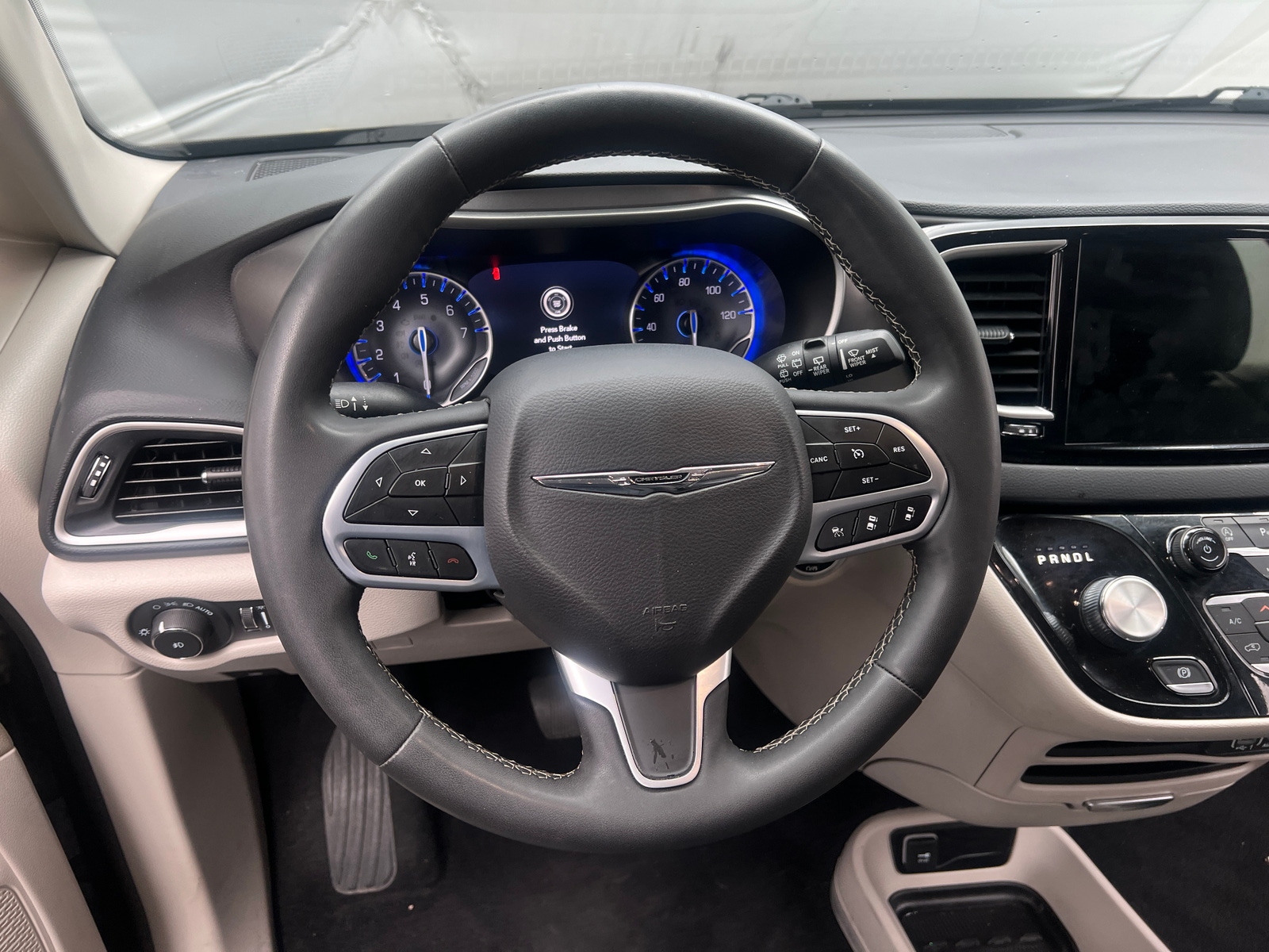 Thumbnail: 2023 Chrysler Pacifica - 4