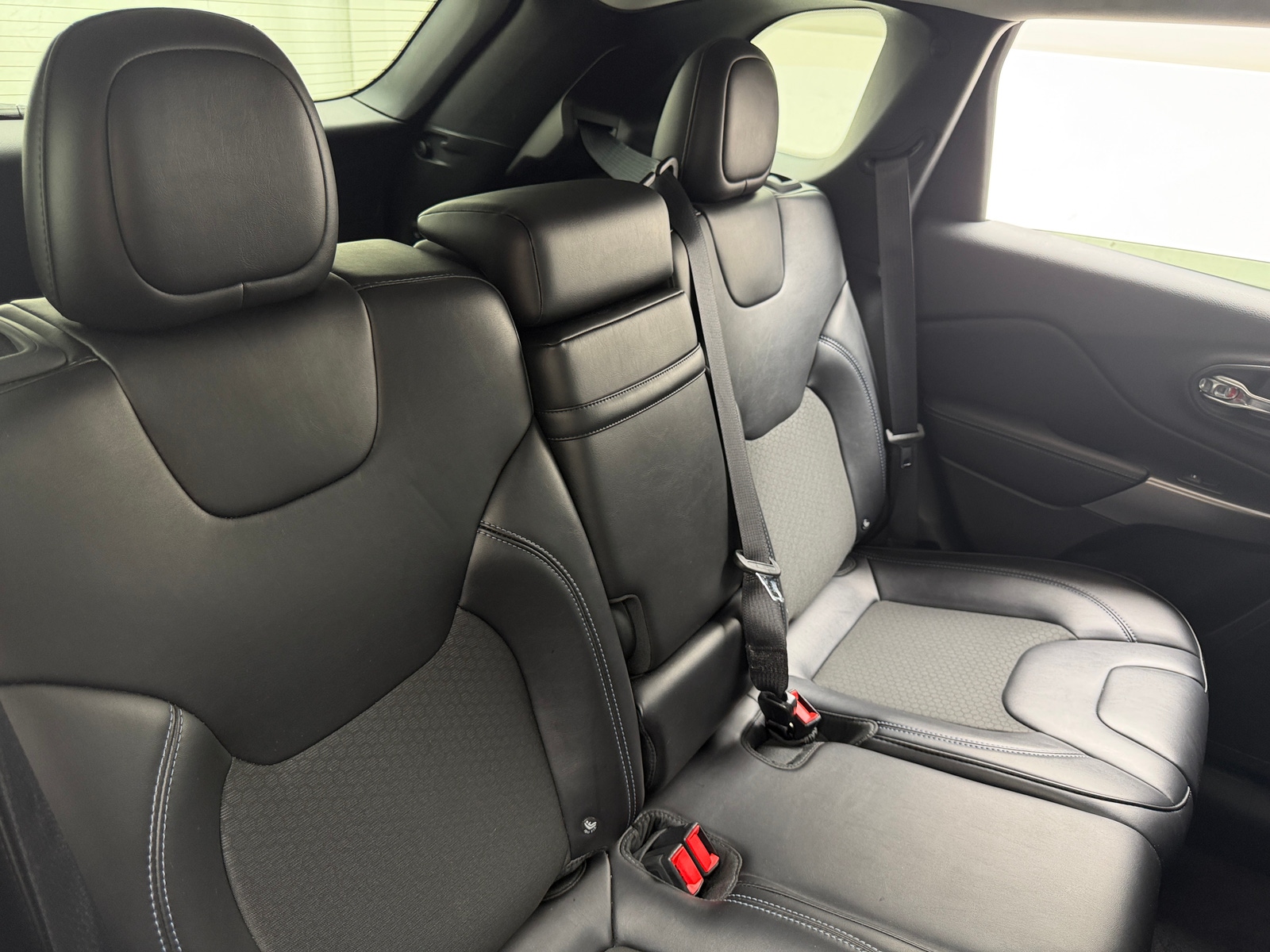 Thumbnail: 2019 Jeep Cherokee - 6