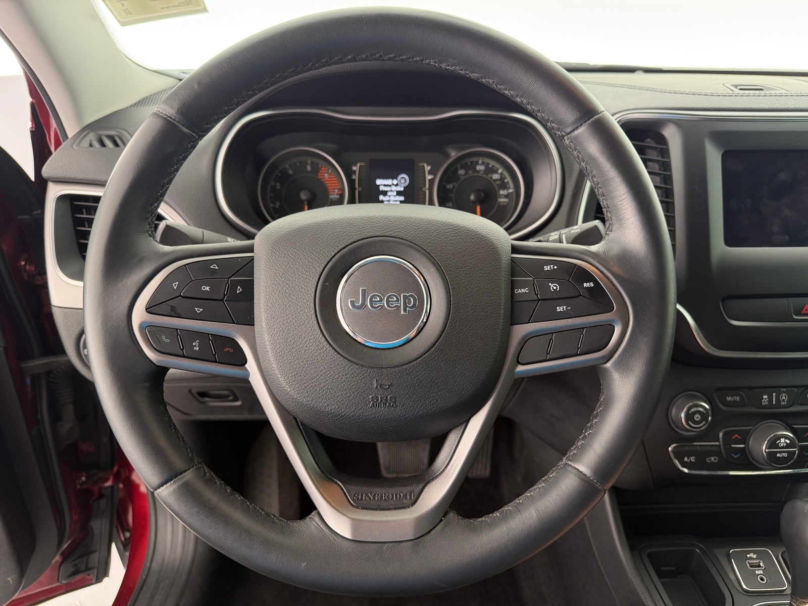 Thumbnail: 2019 Jeep Cherokee - 5