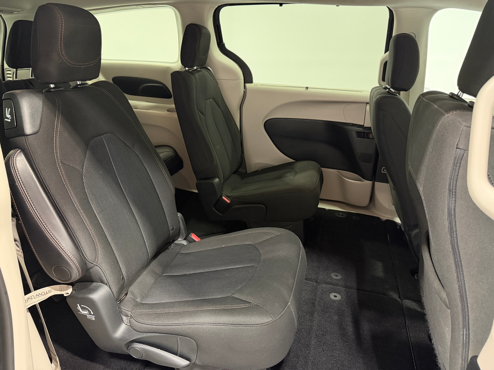 Thumbnail: 2018 Chrysler Pacifica - 6