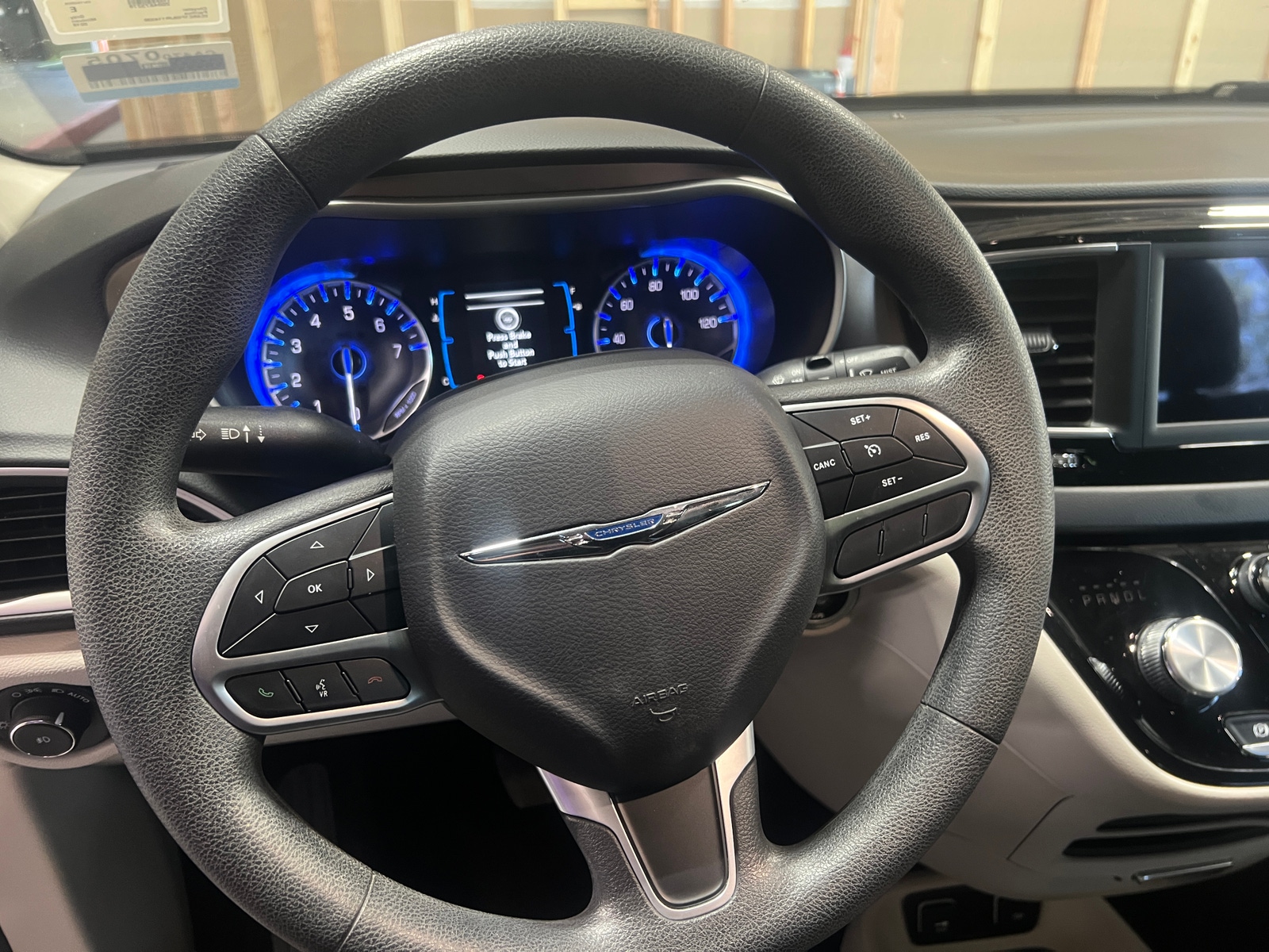 Thumbnail: 2018 Chrysler Pacifica - 5
