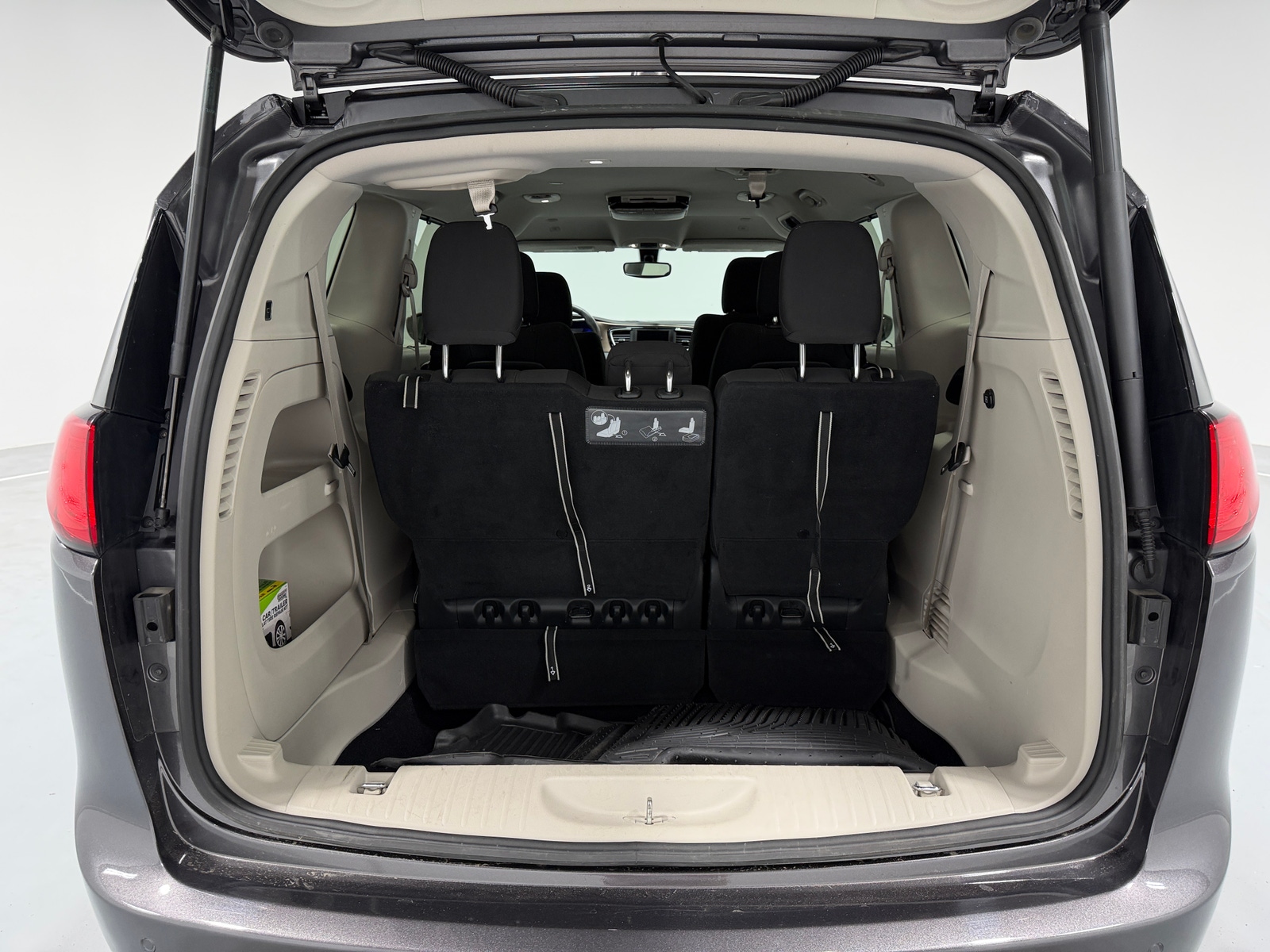 Thumbnail: 2018 Chrysler Pacifica - 7
