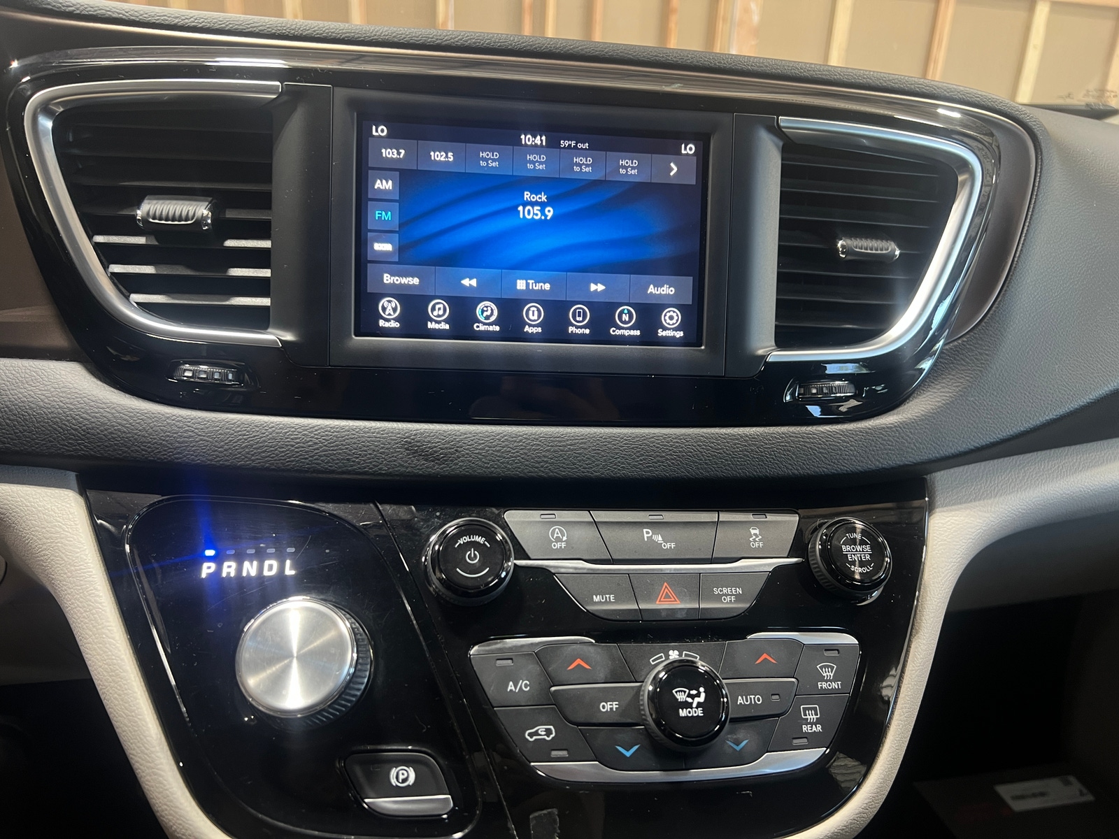 Thumbnail: 2018 Chrysler Pacifica - 4