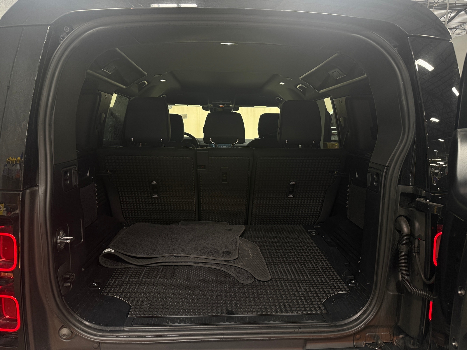 Thumbnail: 2025 Land Rover Defender - 6