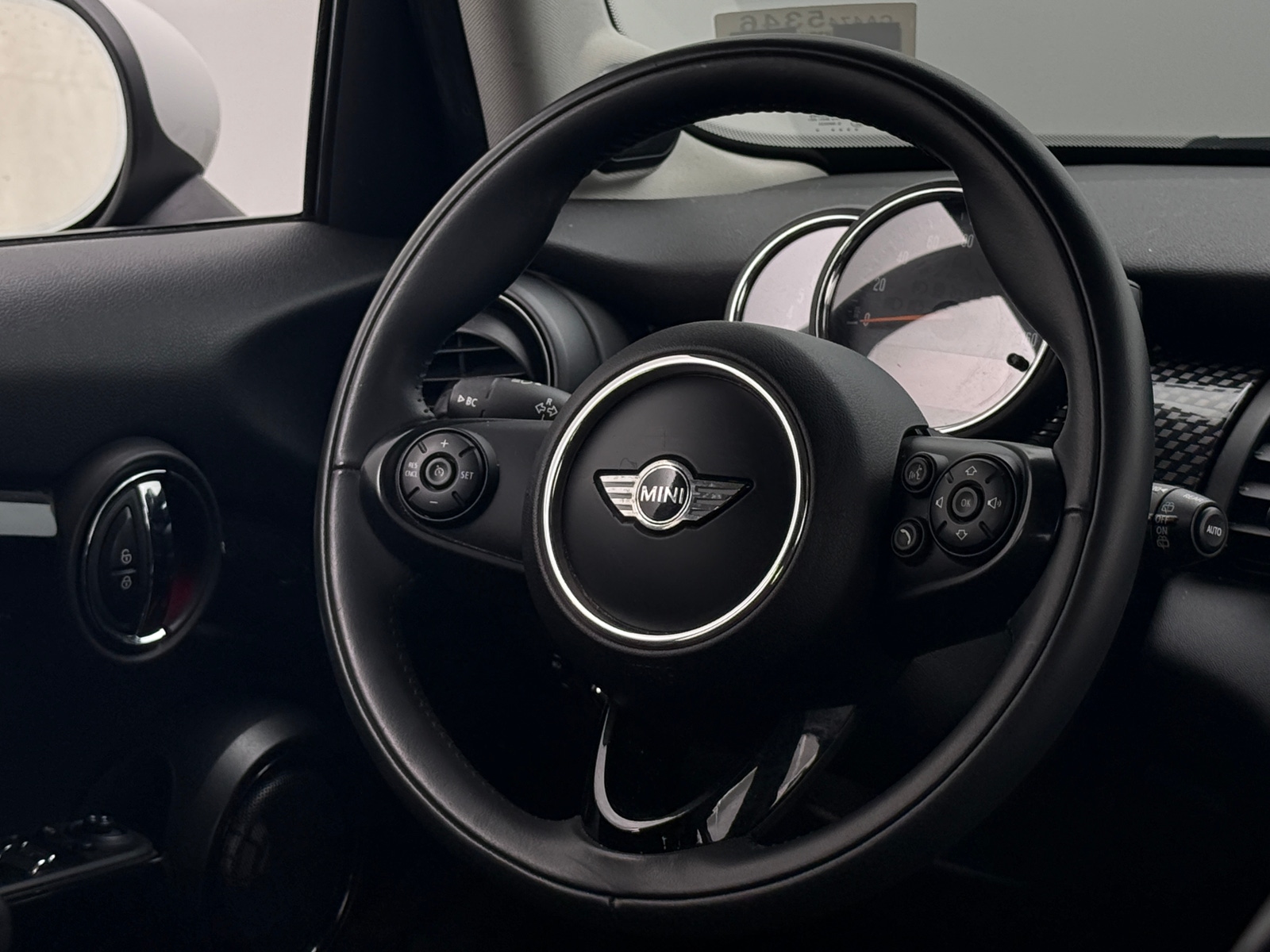Thumbnail: 2016 MINI Cooper Hardtop - 4