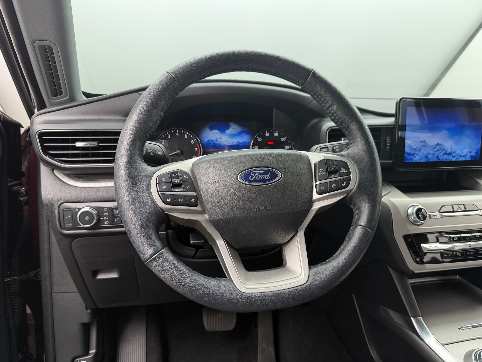 Thumbnail: 2022 Ford Explorer - 5