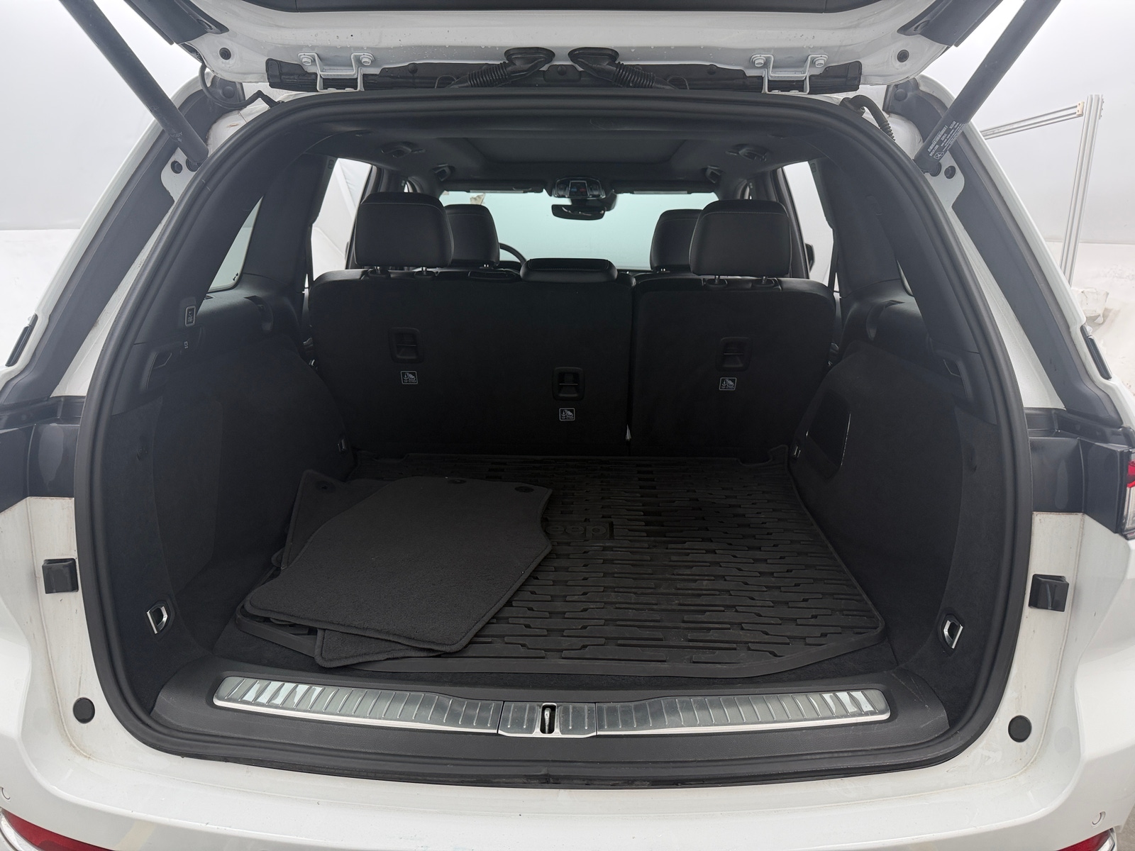 Thumbnail: 2023 Jeep Grand Cherokee - 6
