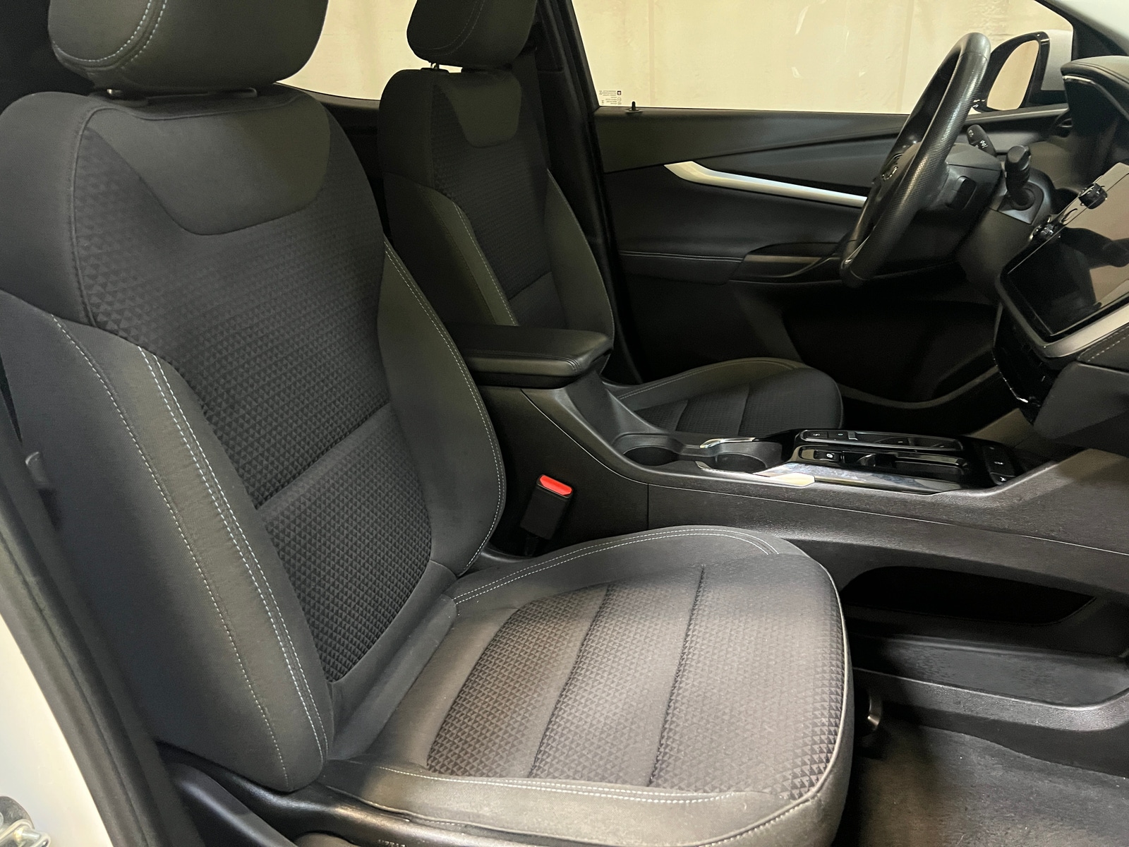 Thumbnail: 2023 Chevrolet Bolt EUV - 2