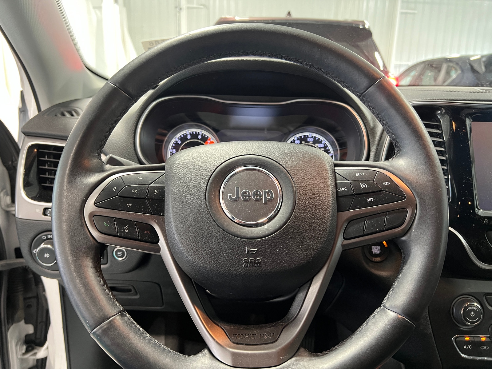Thumbnail: 2019 Jeep Cherokee - 4