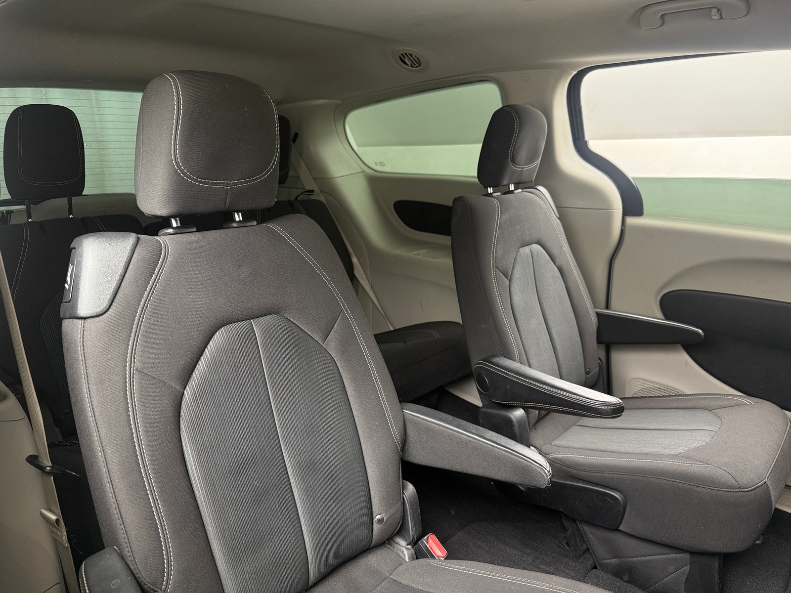 Thumbnail: 2020 Chrysler Voyager - 6