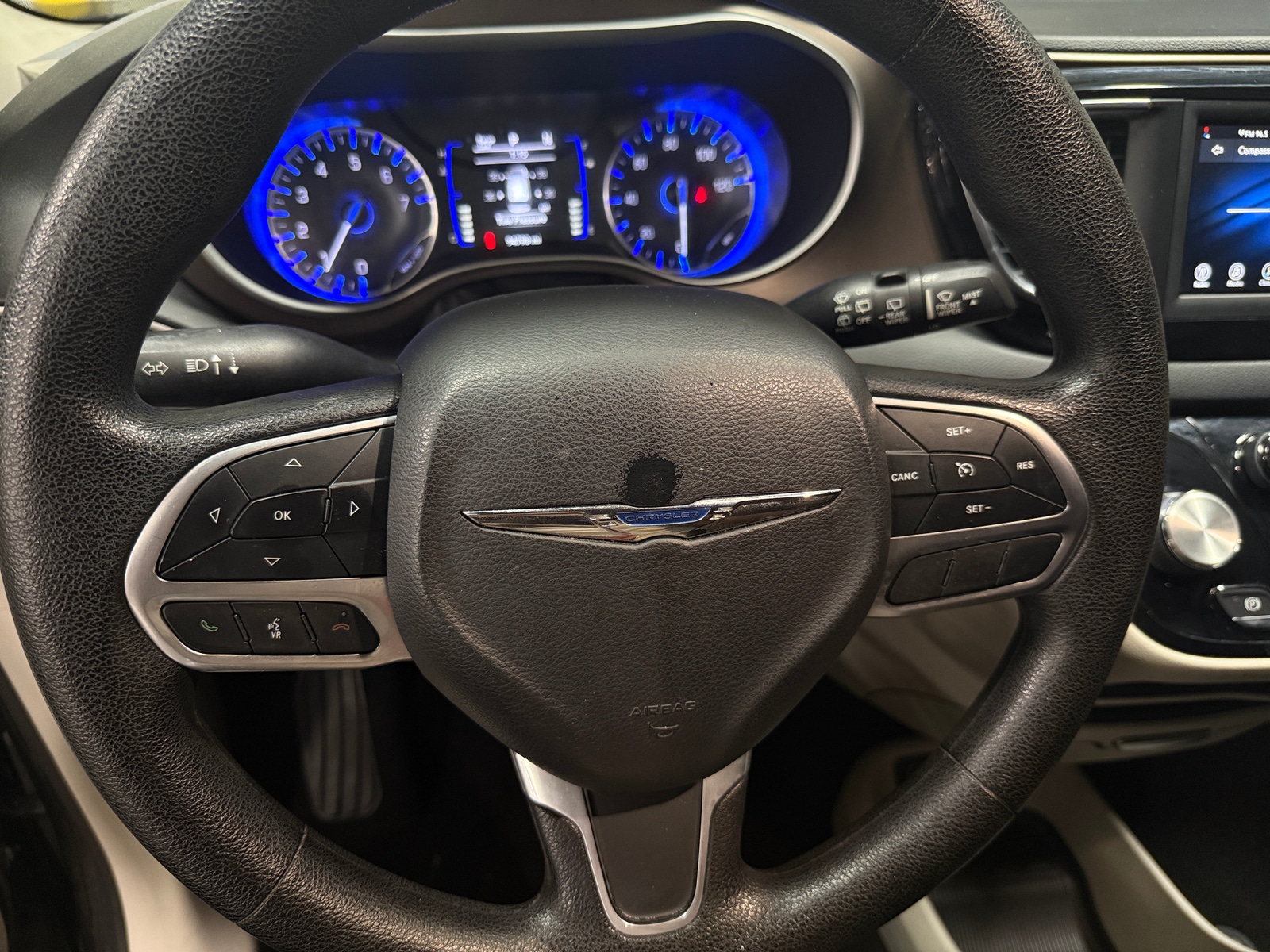 Thumbnail: 2020 Chrysler Voyager - 5
