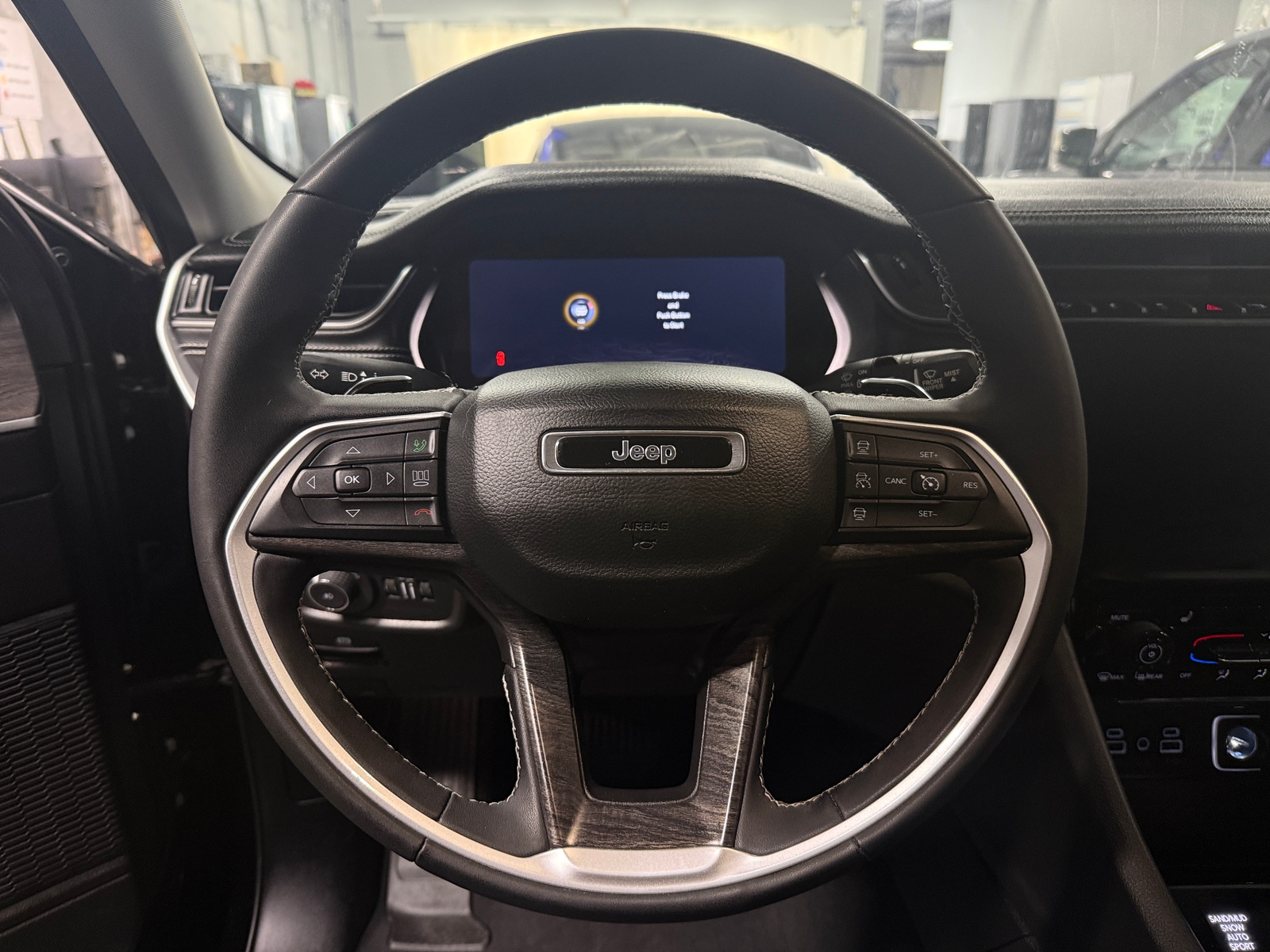 Thumbnail: 2023 Jeep Grand Cherokee L - 4