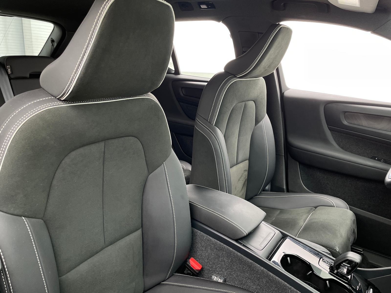 Thumbnail: 2023 Volvo XC40 - 2