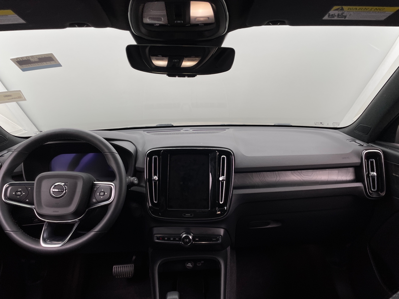 Thumbnail: 2023 Volvo XC40 - 3