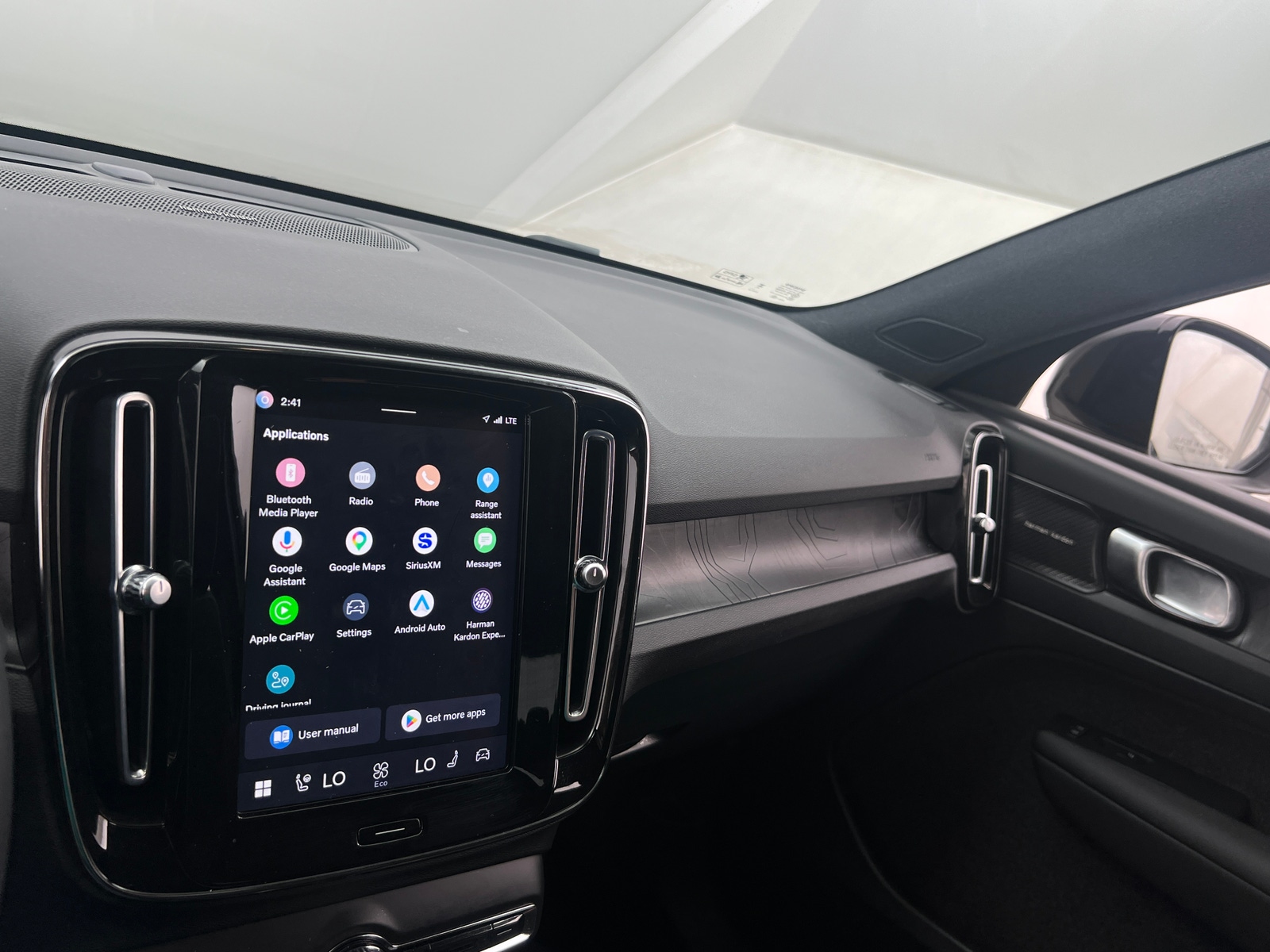 Thumbnail: 2023 Volvo XC40 - 4