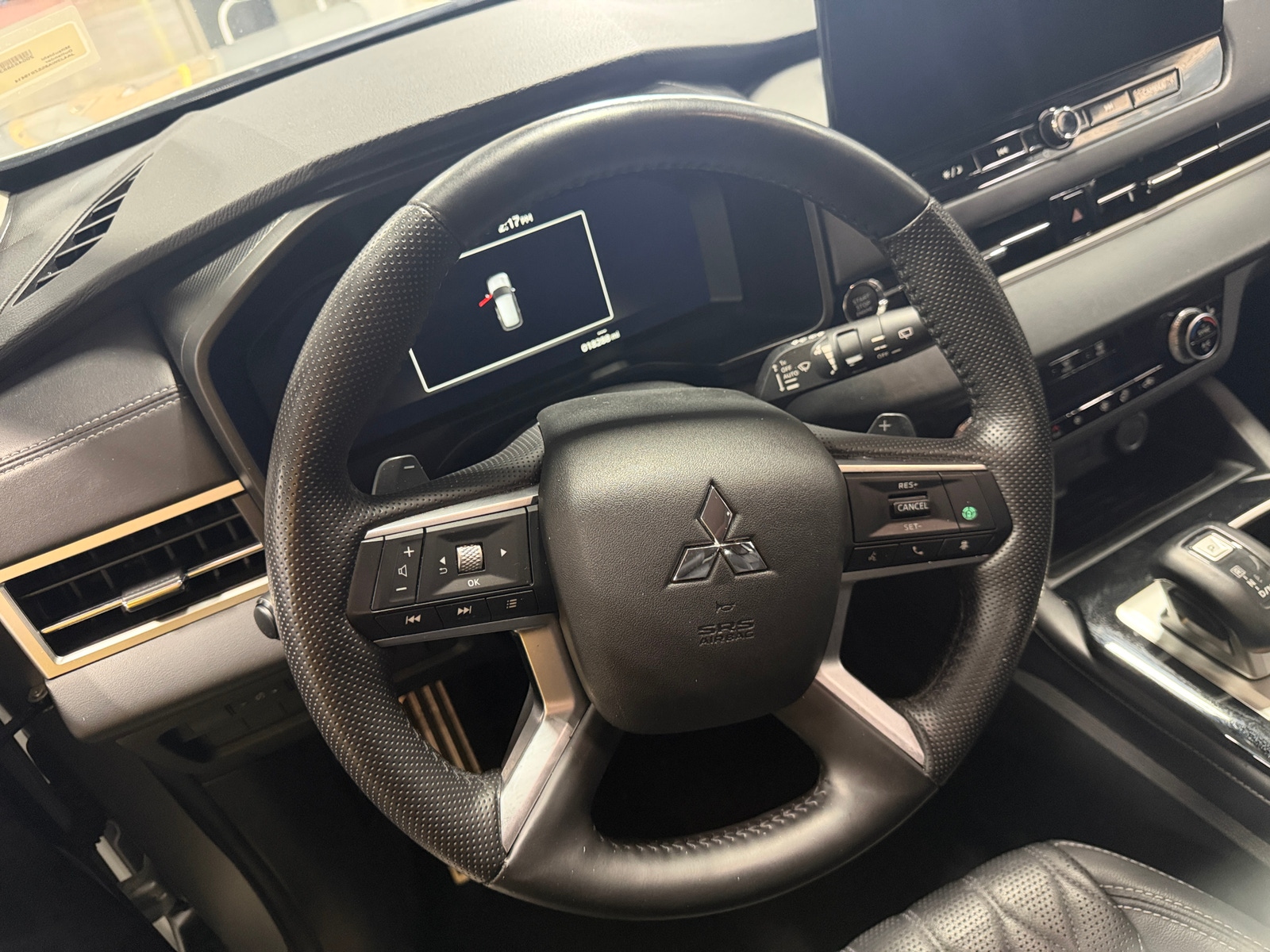 Thumbnail: 2025 Mitsubishi Outlander - 4