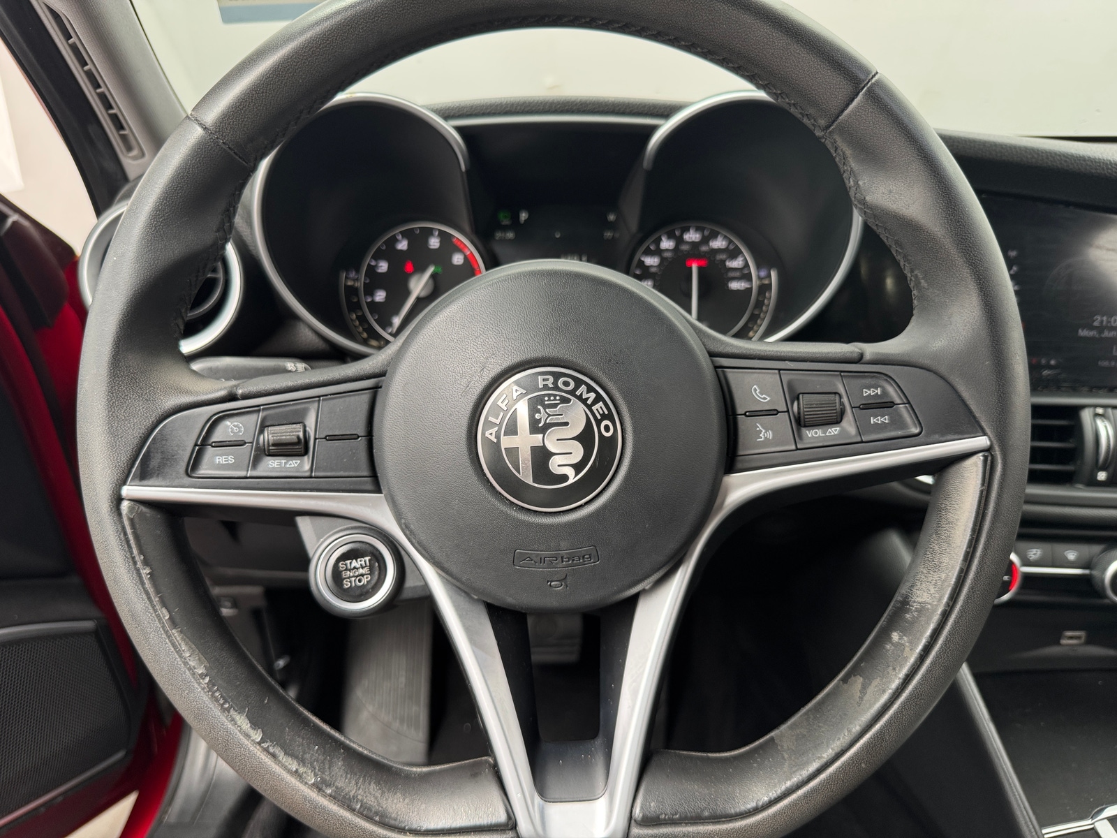 Thumbnail: 2018 Alfa Romeo Giulia - 4