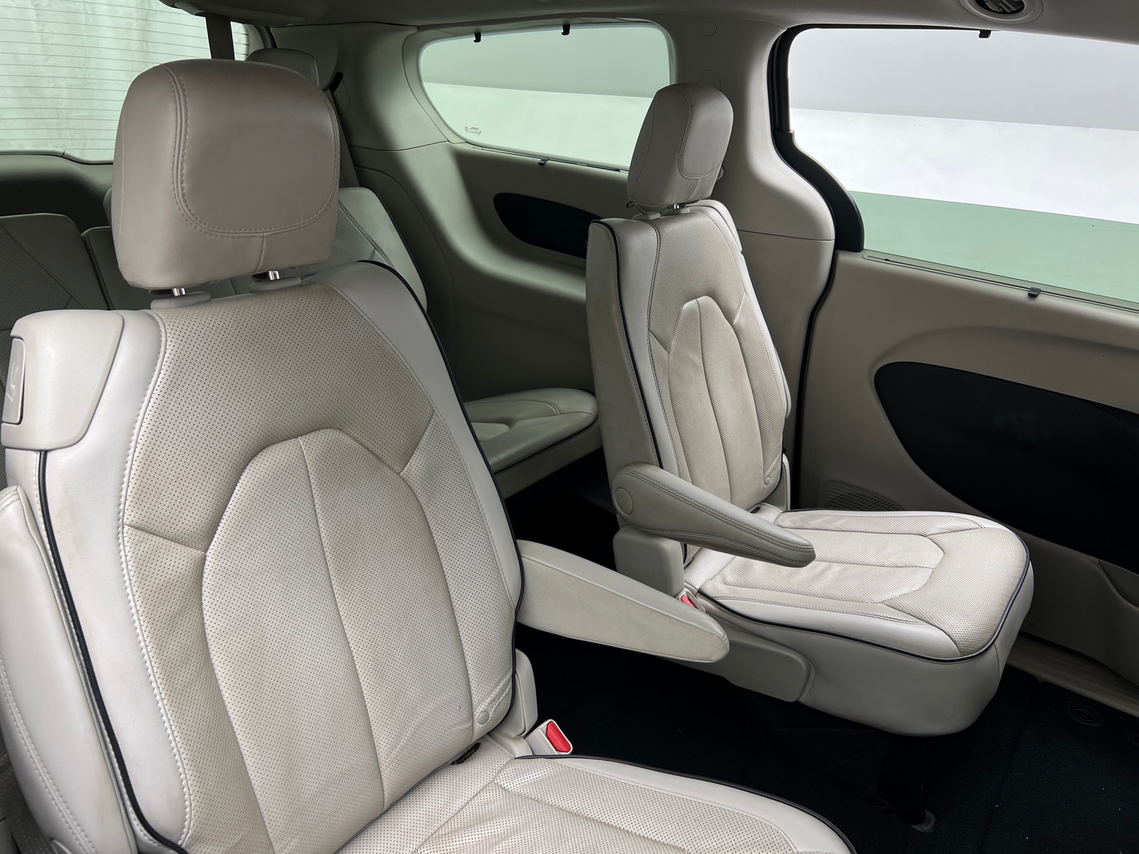 Thumbnail: 2021 Chrysler Pacifica - 5