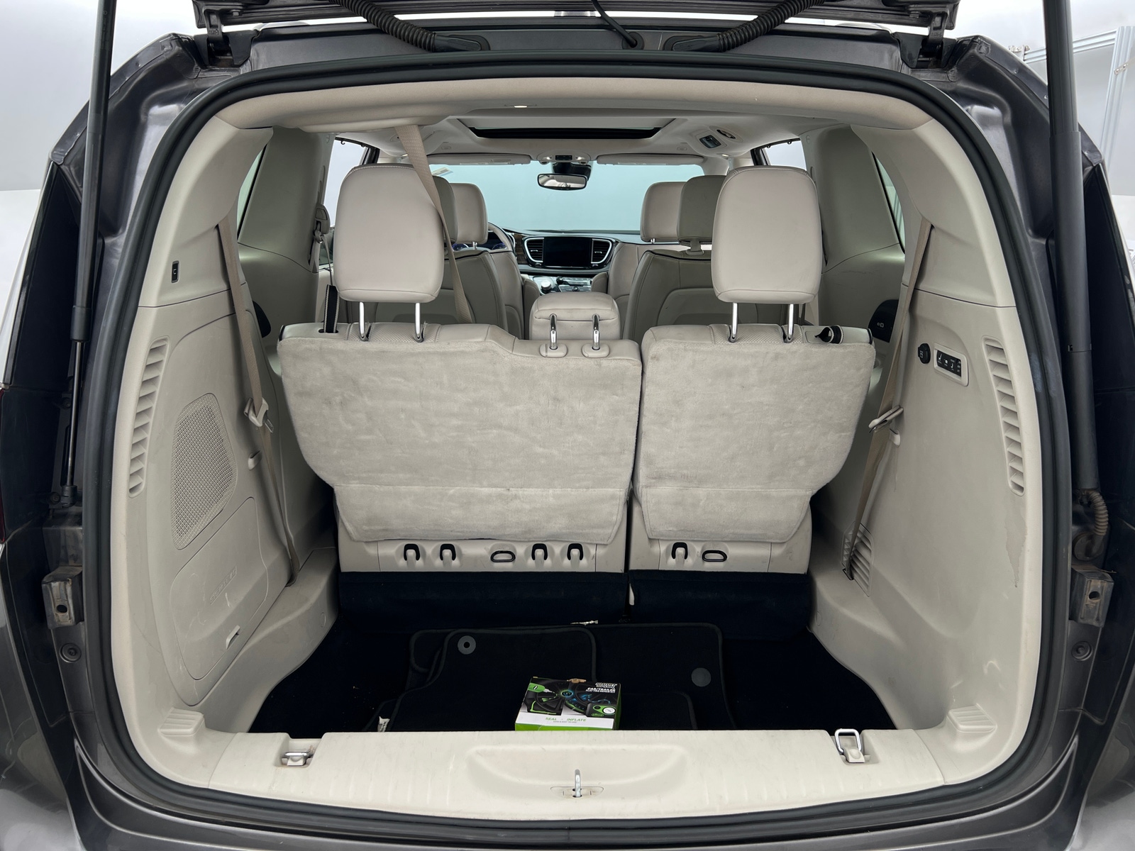 Thumbnail: 2021 Chrysler Pacifica - 6
