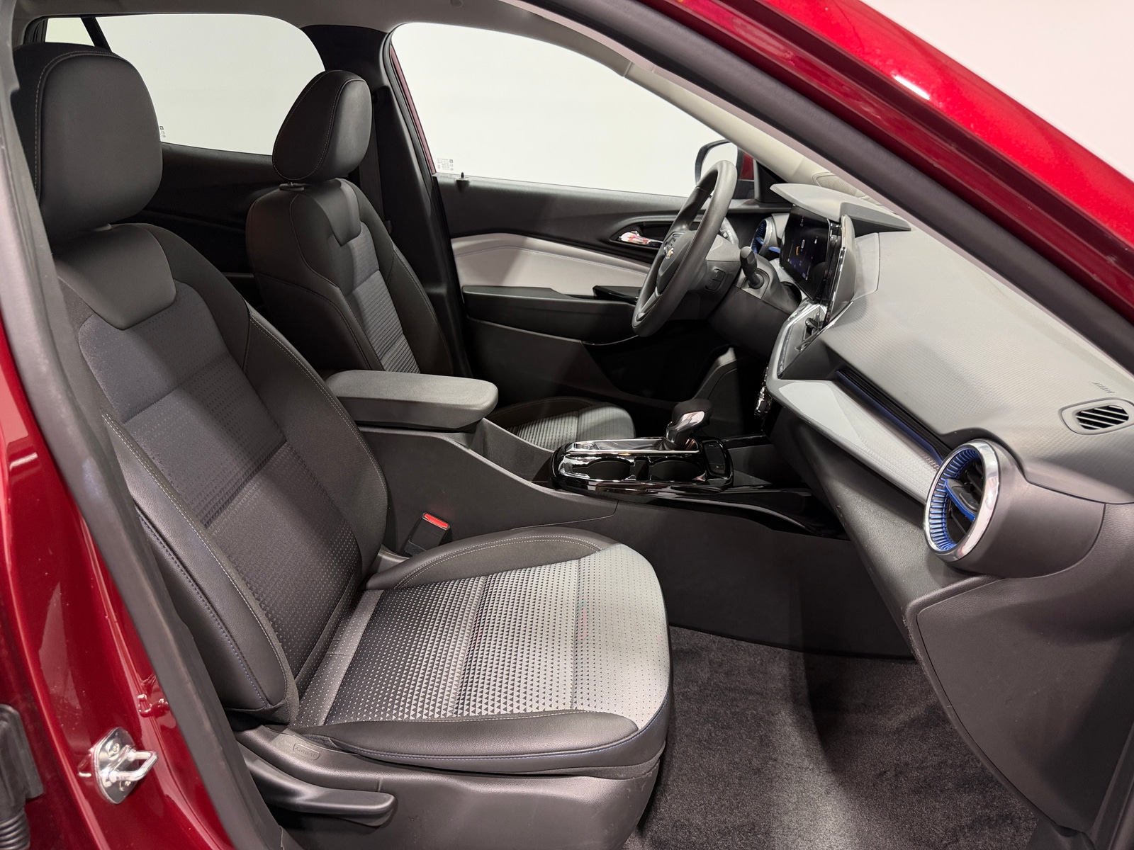Thumbnail: 2025 Chevrolet Trax - 2