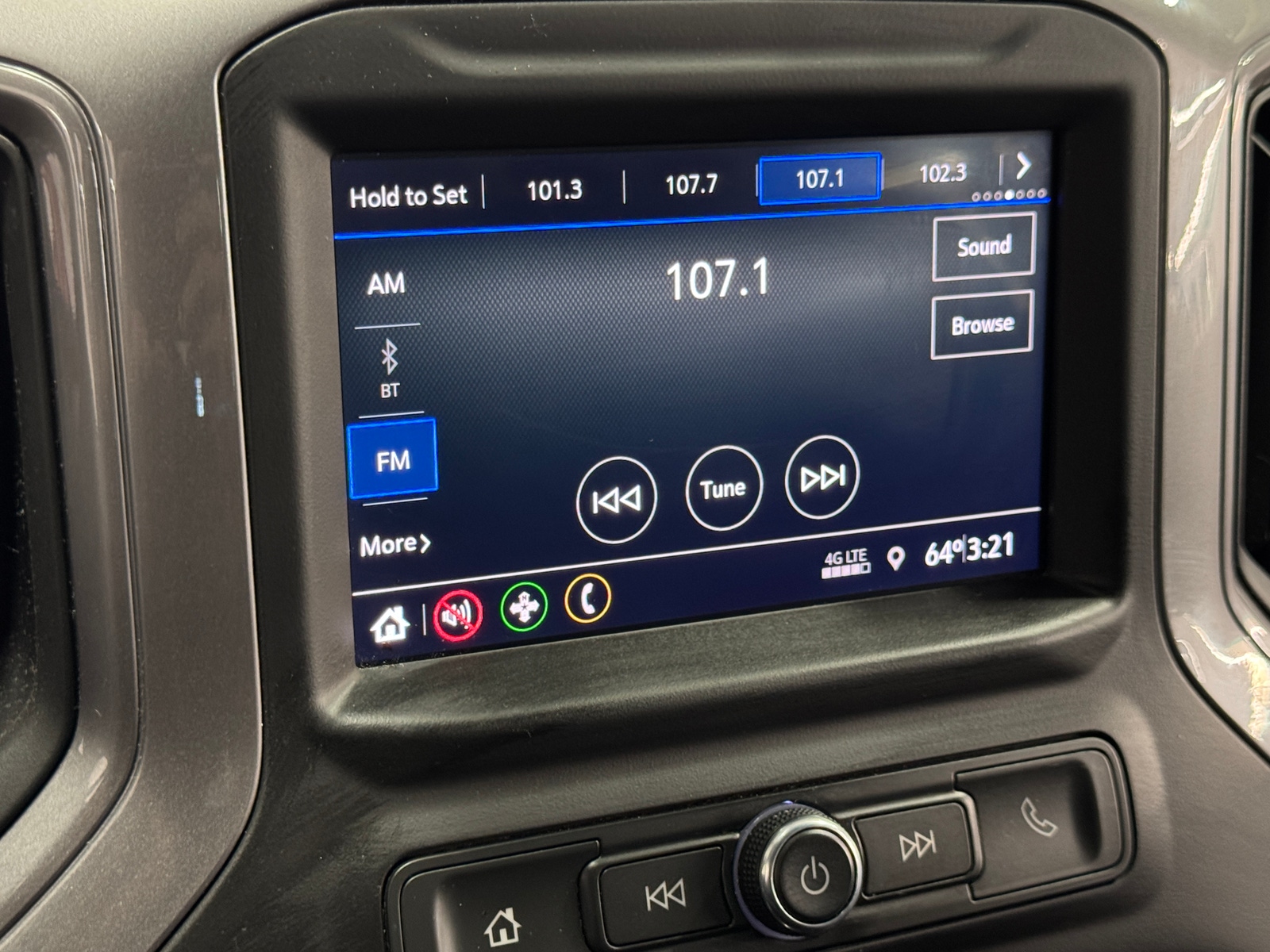 Thumbnail: 2021 Chevrolet Silverado 1500 - 4