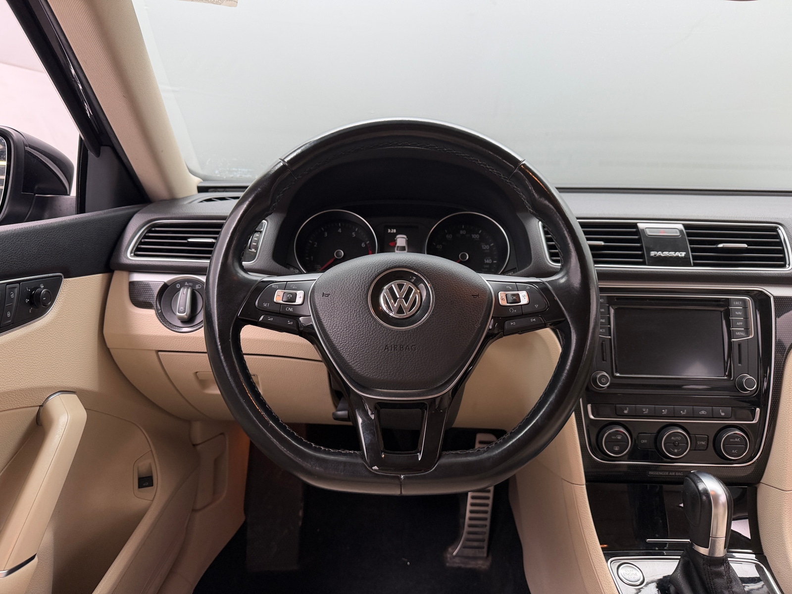 Thumbnail: 2019 Volkswagen Passat - 4