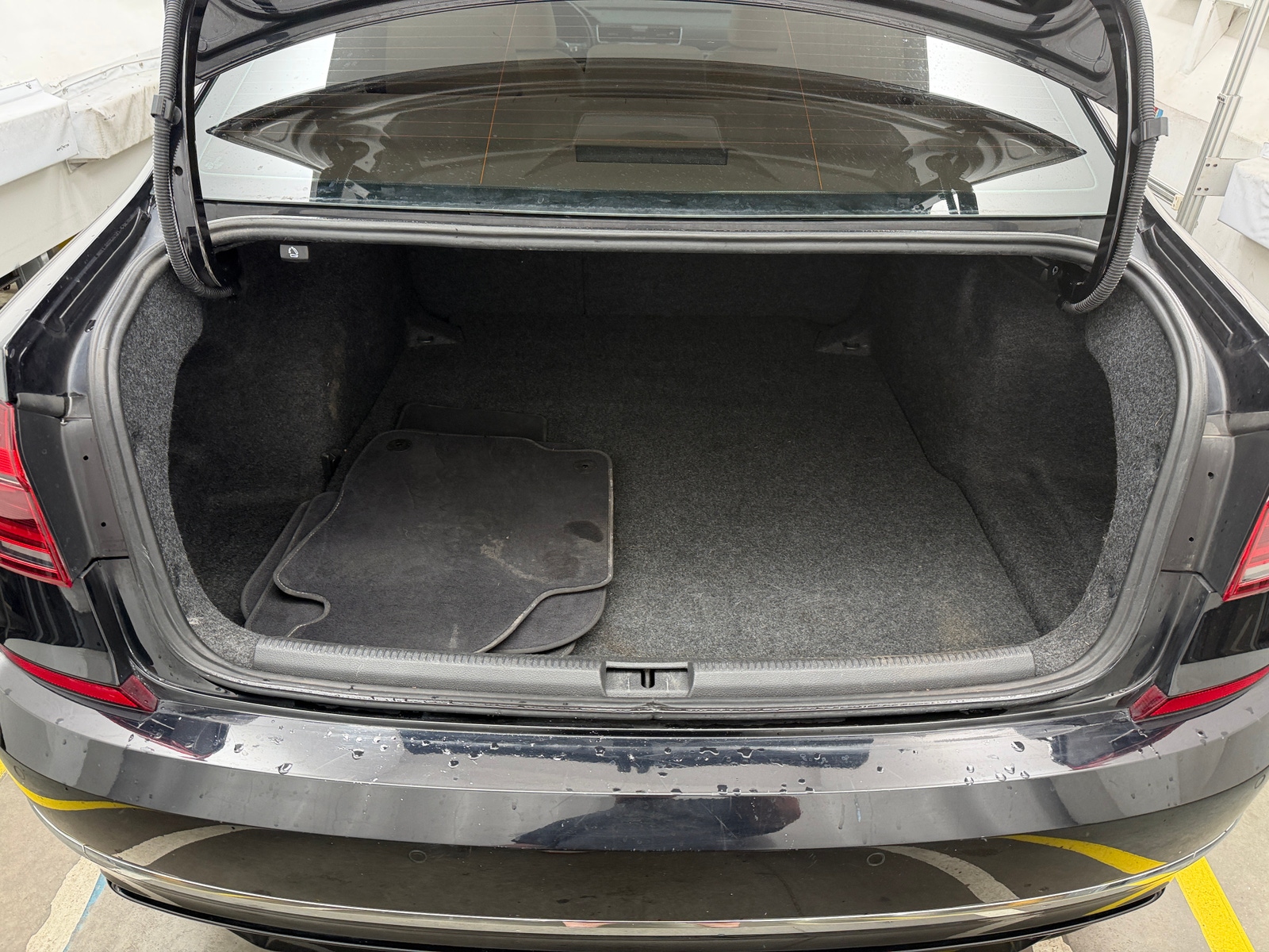 Thumbnail: 2019 Volkswagen Passat - 6