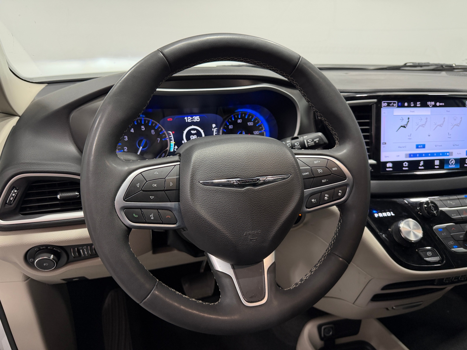 Thumbnail: 2024 Chrysler Pacifica - 4
