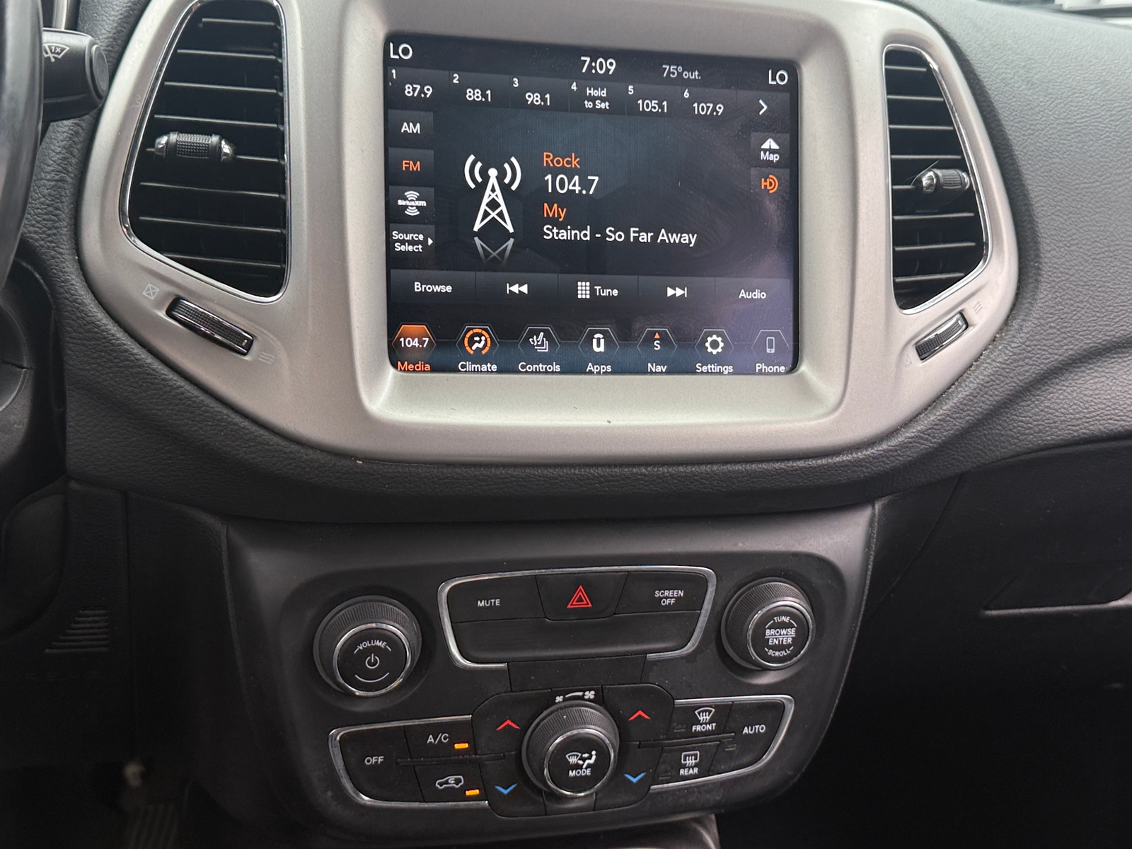 Thumbnail: 2021 Jeep Compass - 3