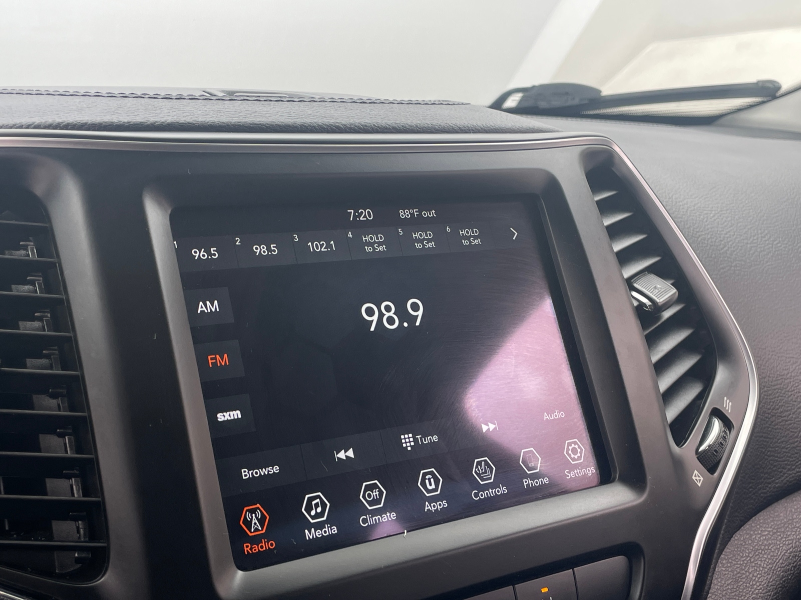 Thumbnail: 2021 Jeep Cherokee - 3