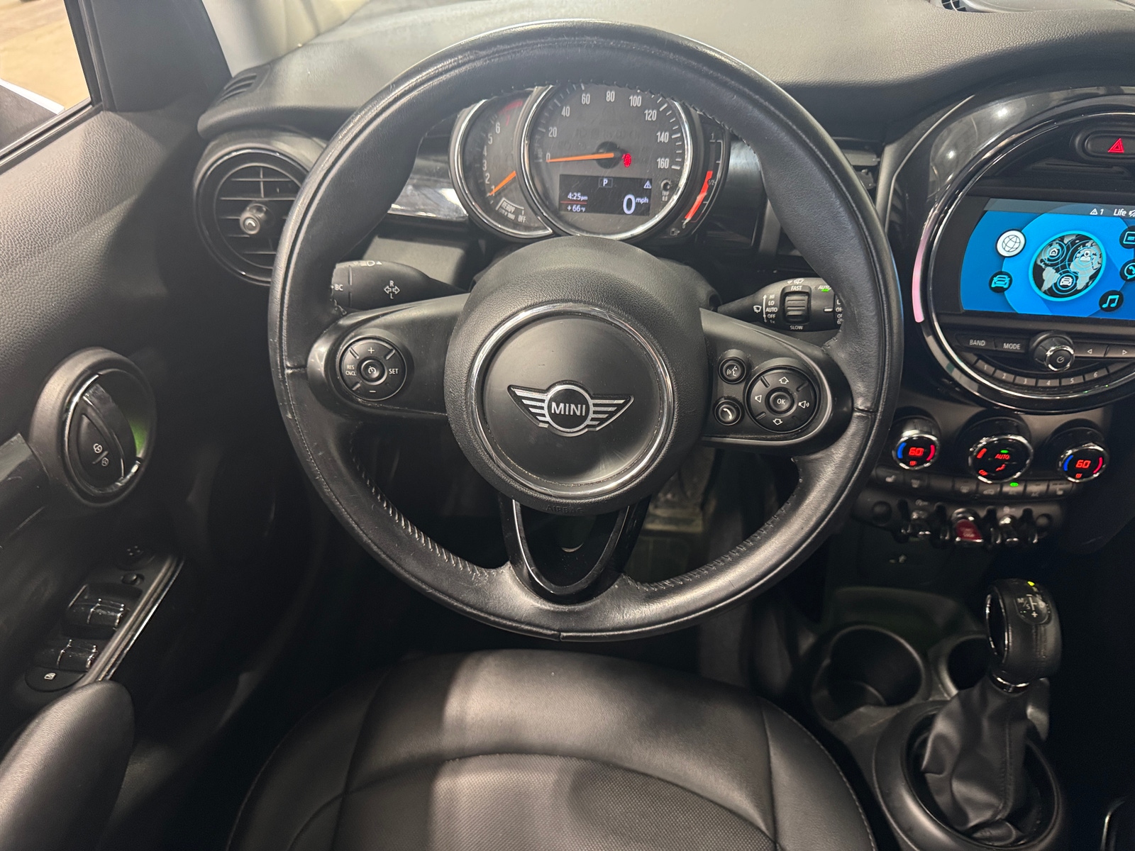 Thumbnail: 2019 MINI Cooper Hardtop - 4