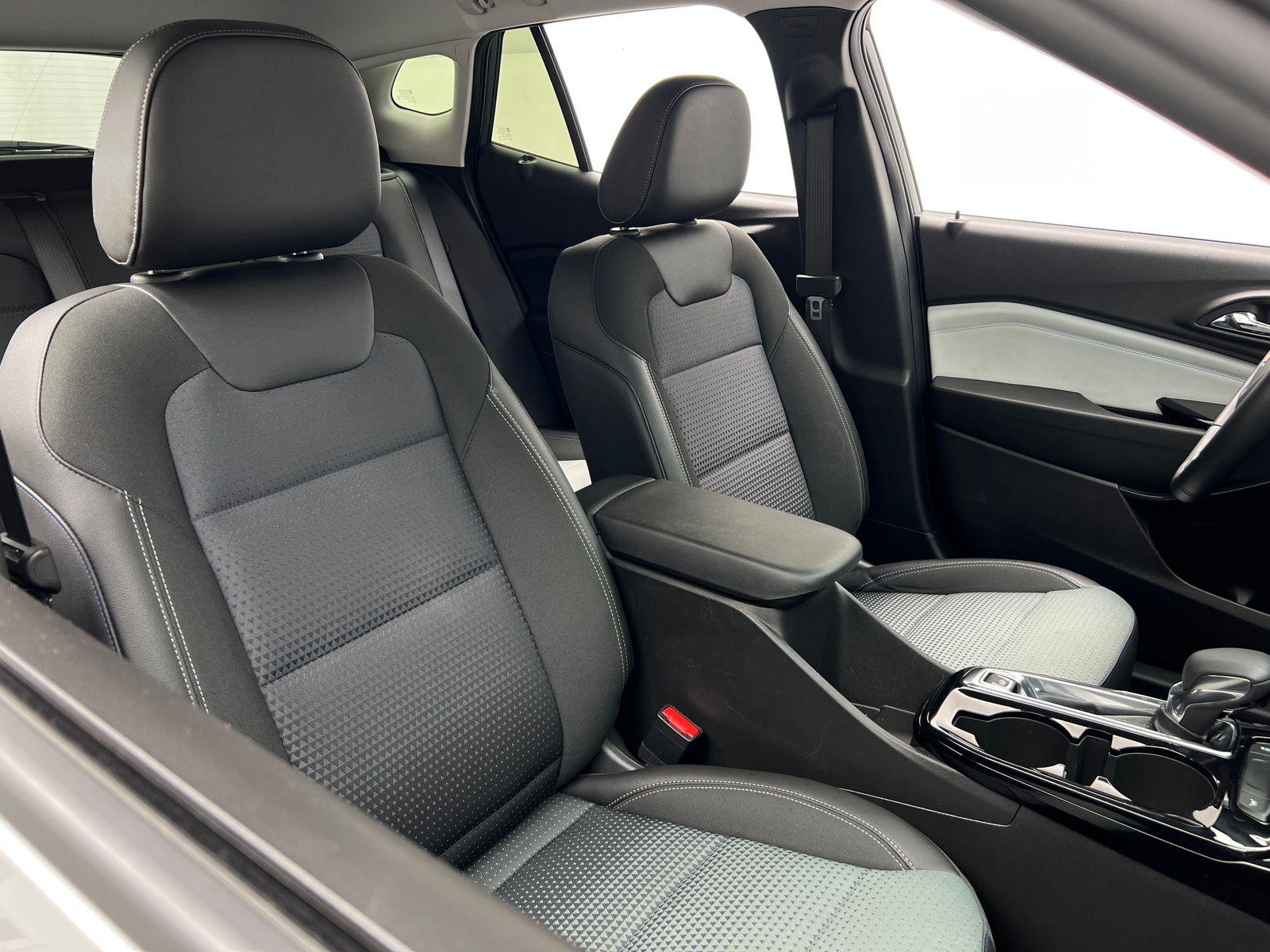 Thumbnail: 2025 Chevrolet Trax - 2