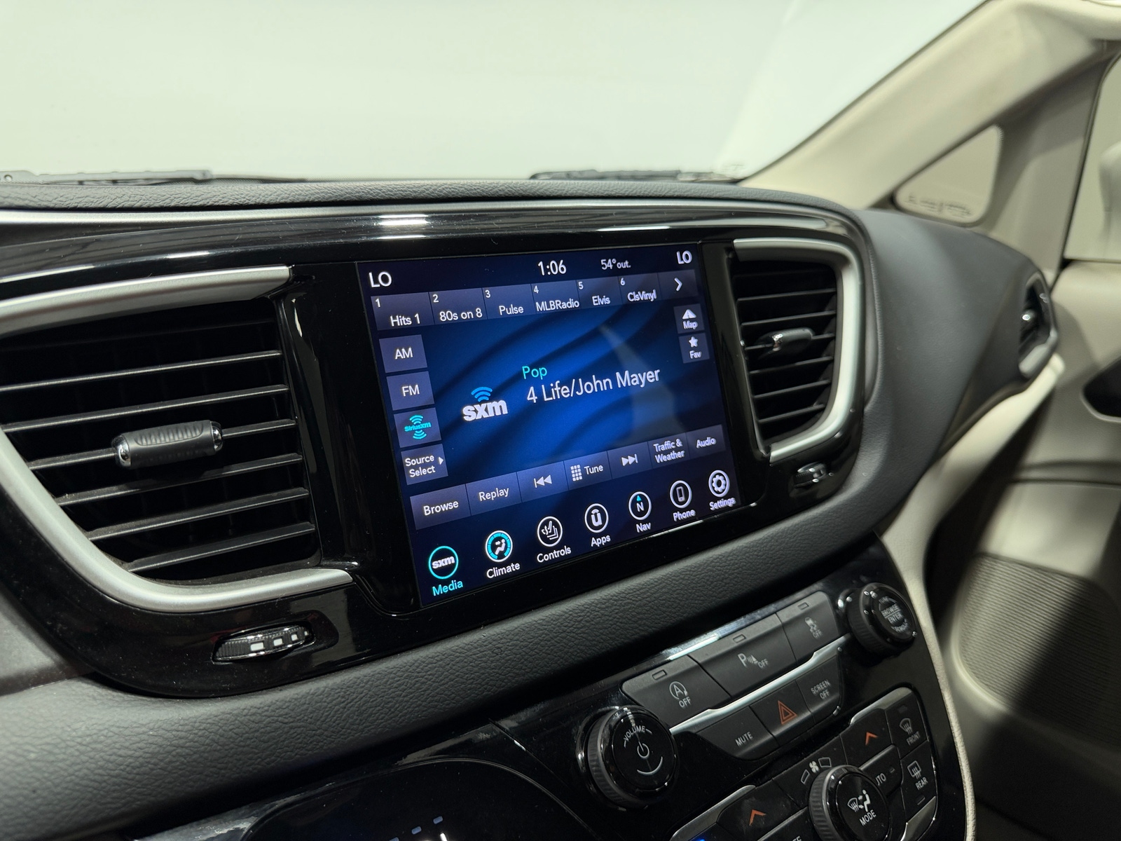 Thumbnail: 2020 Chrysler Pacifica - 4